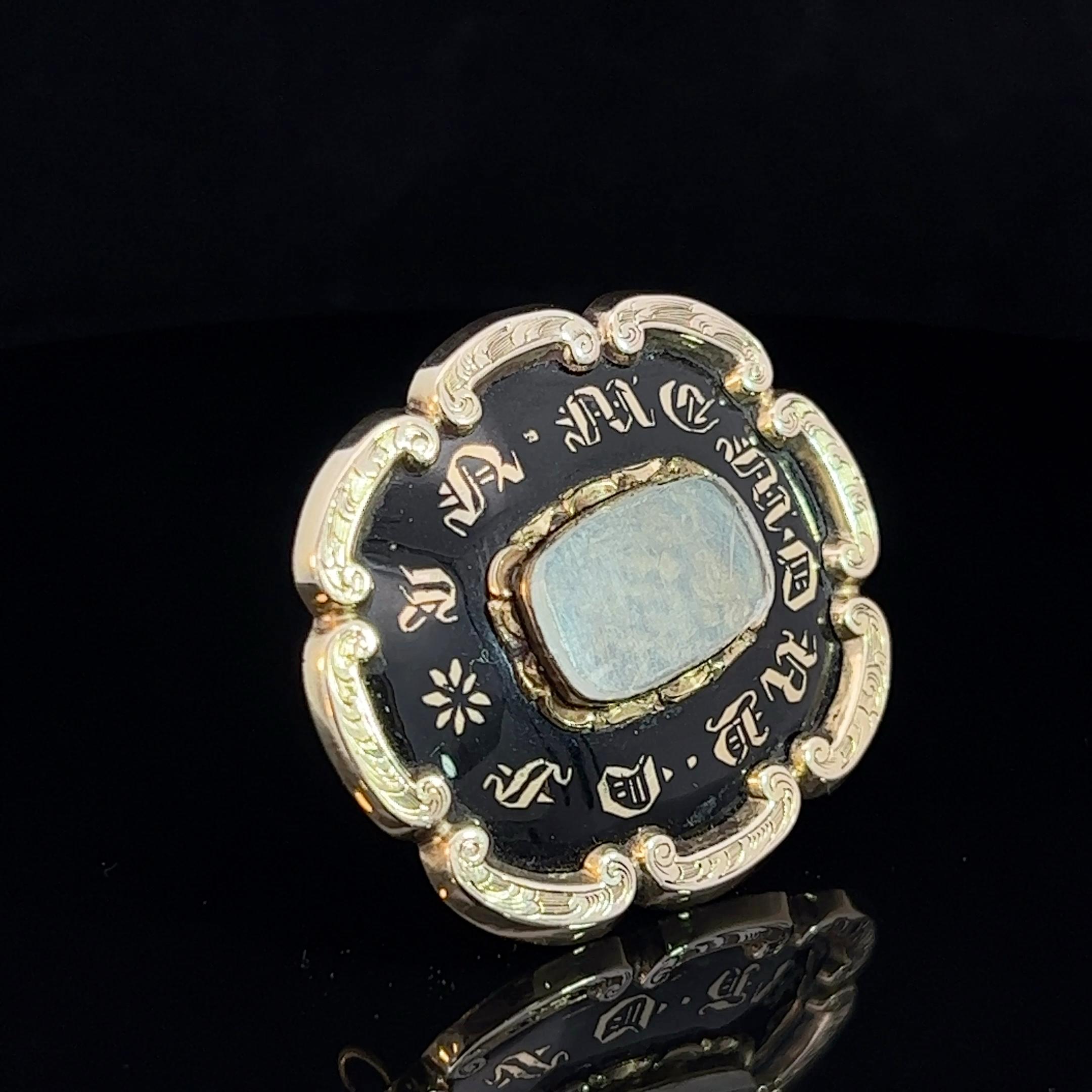 Early Victorian Memorial Brooch Circa 1840 In Good Condition For Sale In ADELAIDE, SA