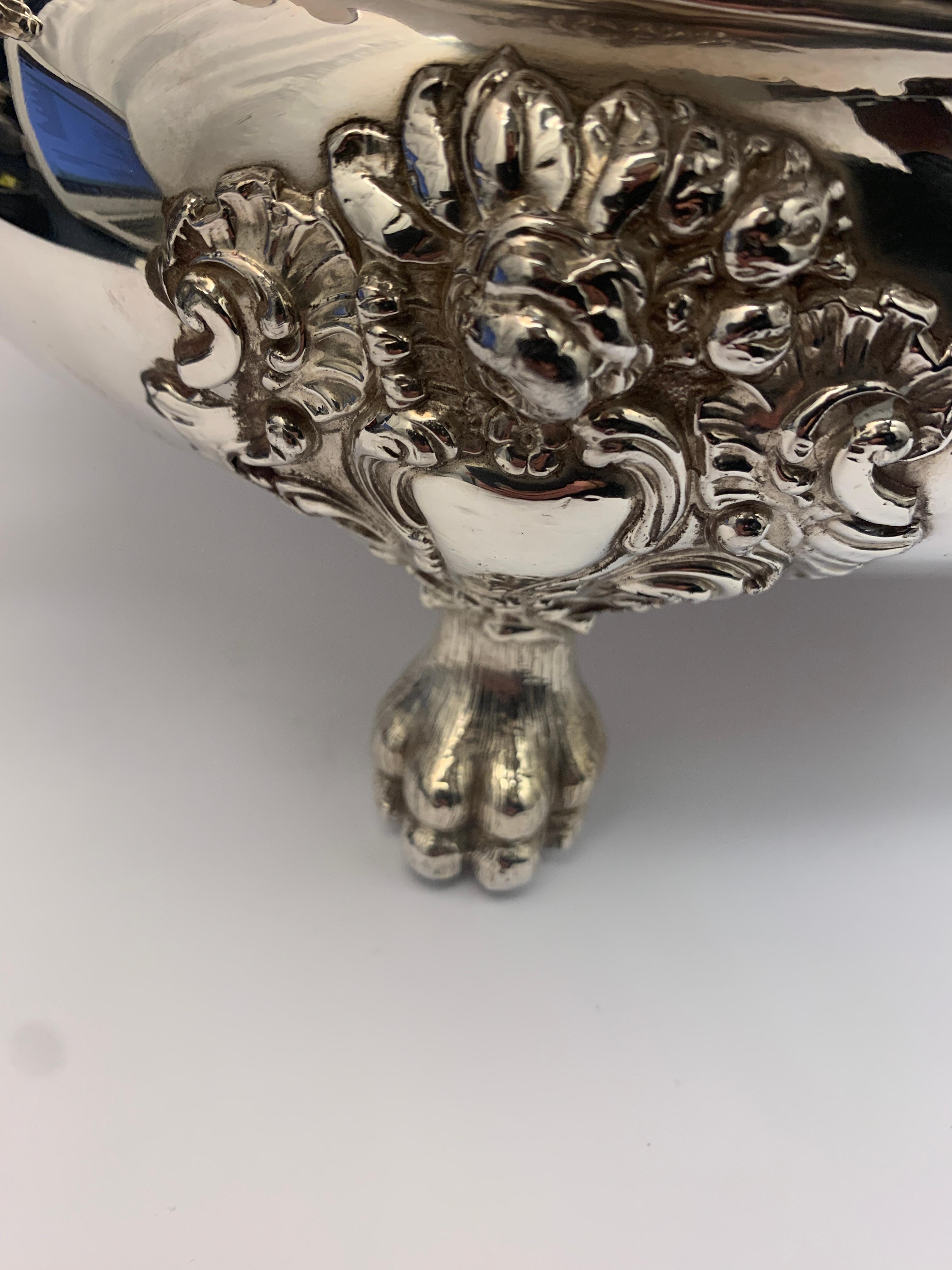 A 19th century large Silver Plate Soup Tureen with fully detachable lid, standing on 4 paw feet. 

Made in c.1830.