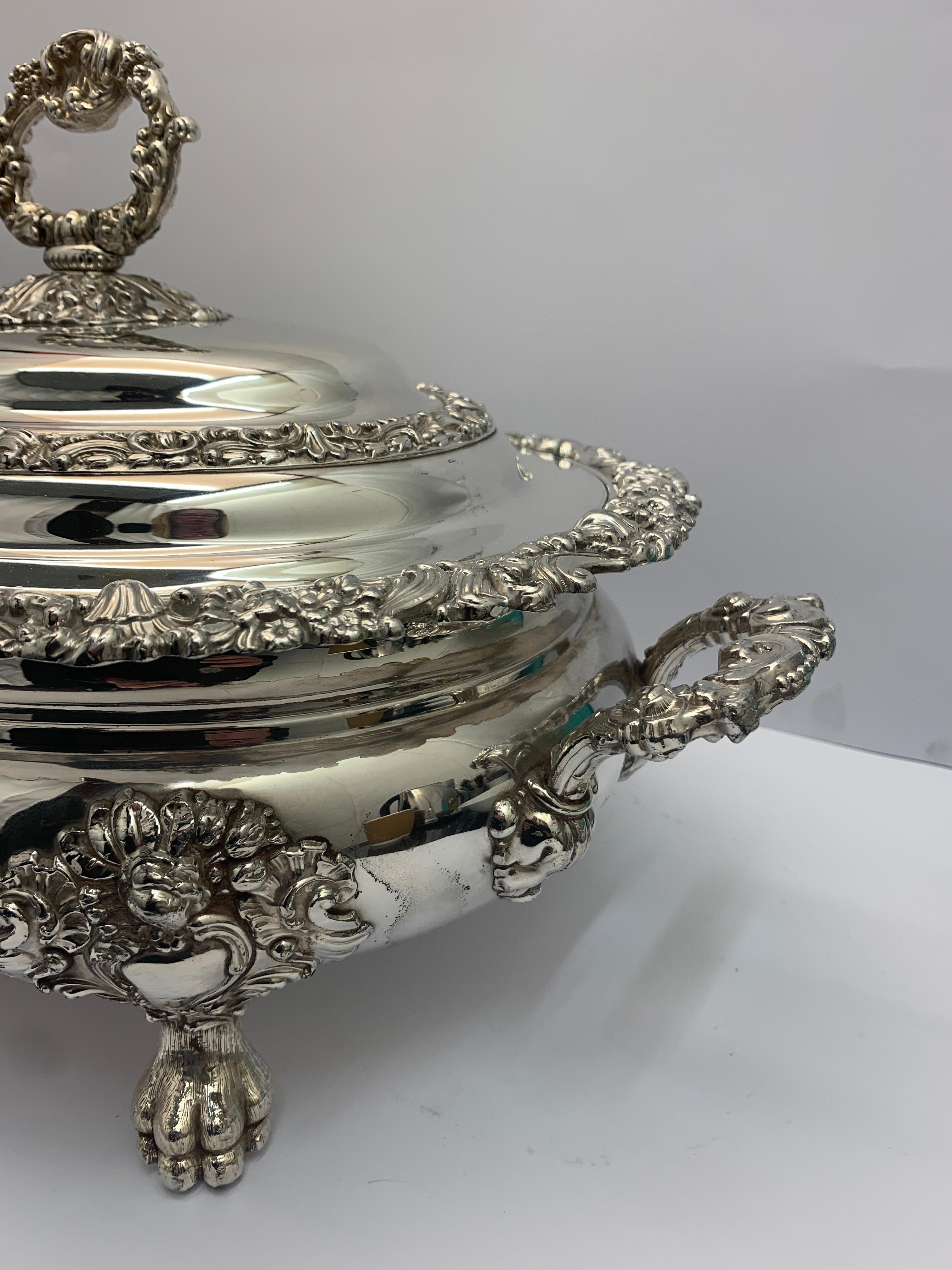 English Early Victorian Old Sheffield Plate Soup Tureen For Sale