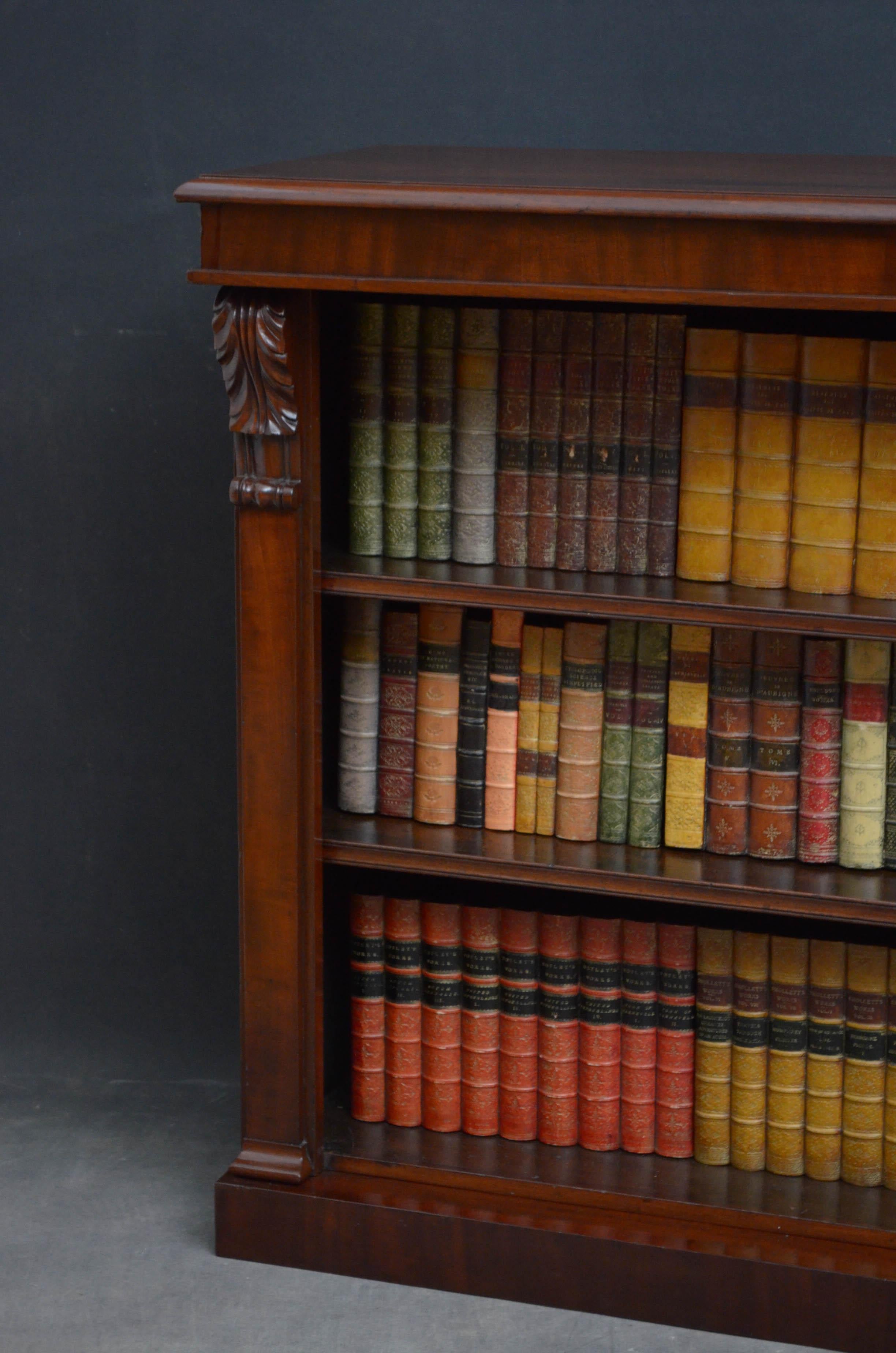 Early Victorian Open Bookcase in Mahogany In Good Condition In Whaley Bridge, GB