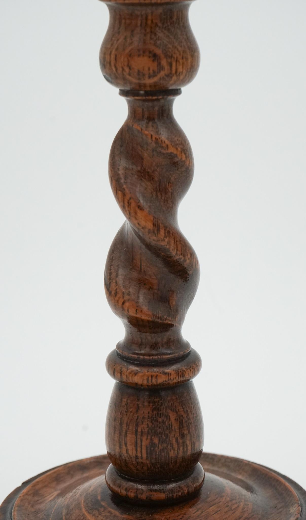 EARLY ViCTORIAN PAIR OF ENGLISH OAK BARLEY TWIST CANDLE STICKS For Sale 3