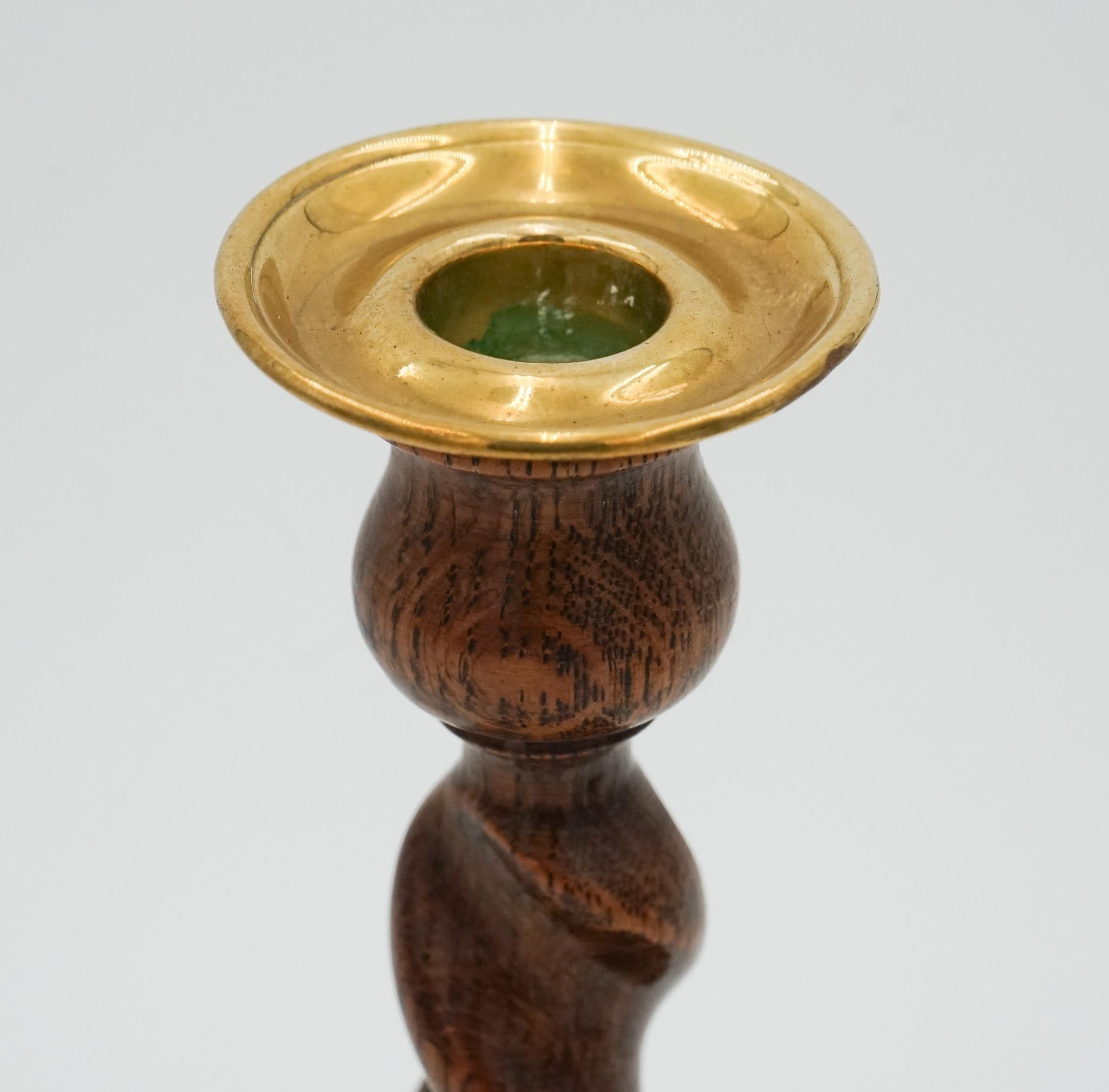 EARLY ViCTORIAN PAIR OF ENGLISH OAK BARLEY TWIST CANDLE STICKS In Good Condition For Sale In Pulborough, GB