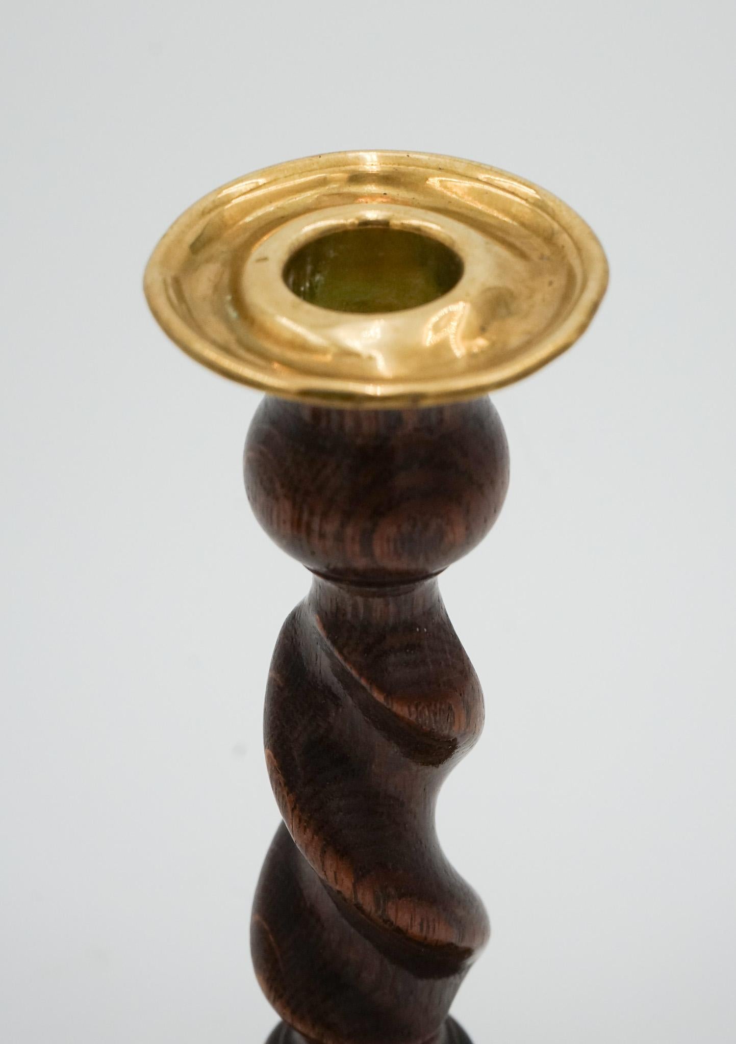 EARLY ViCTORIAN PAIR OF ENGLISH OAK BARLEY TWIST CANDLE STICKS For Sale 1