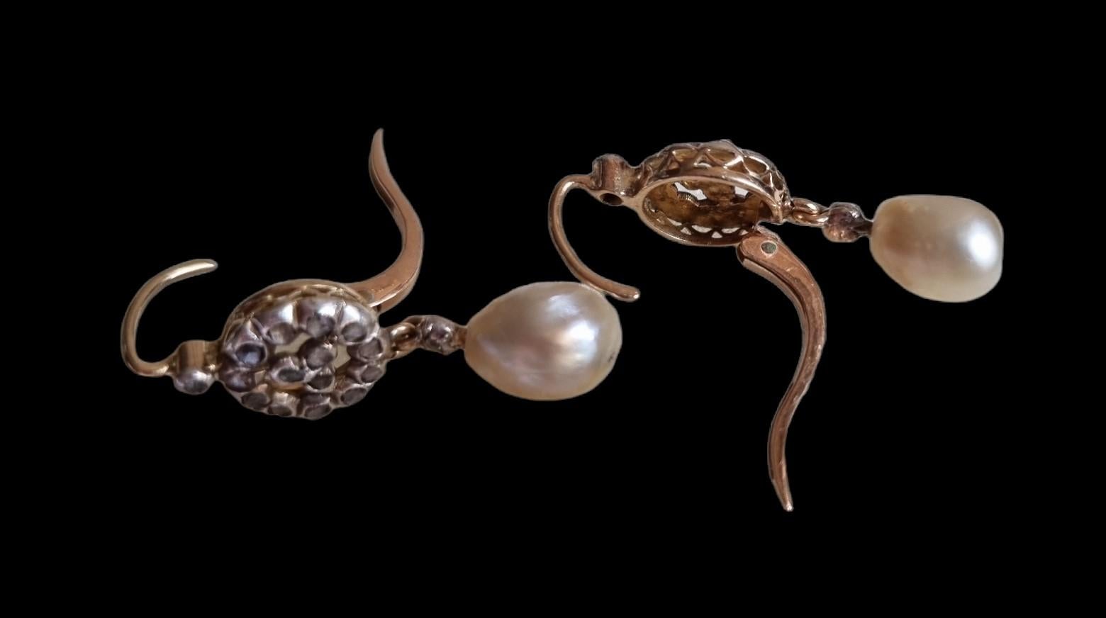 Taille rose Paire de boucles d'oreilles du début de l'ère victorienne en perles naturelles d'eau salée et diamants taille rose en vente