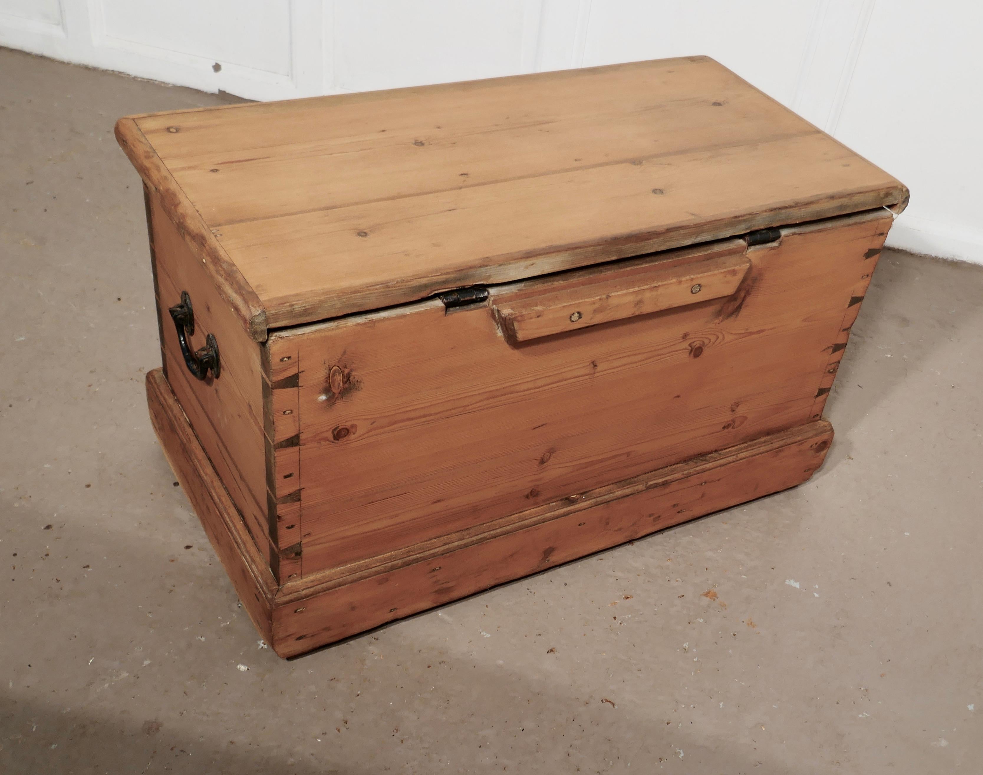 Early Victorian Pine Chest, Blanket Box or Coffee Table In Good Condition In Chillerton, Isle of Wight