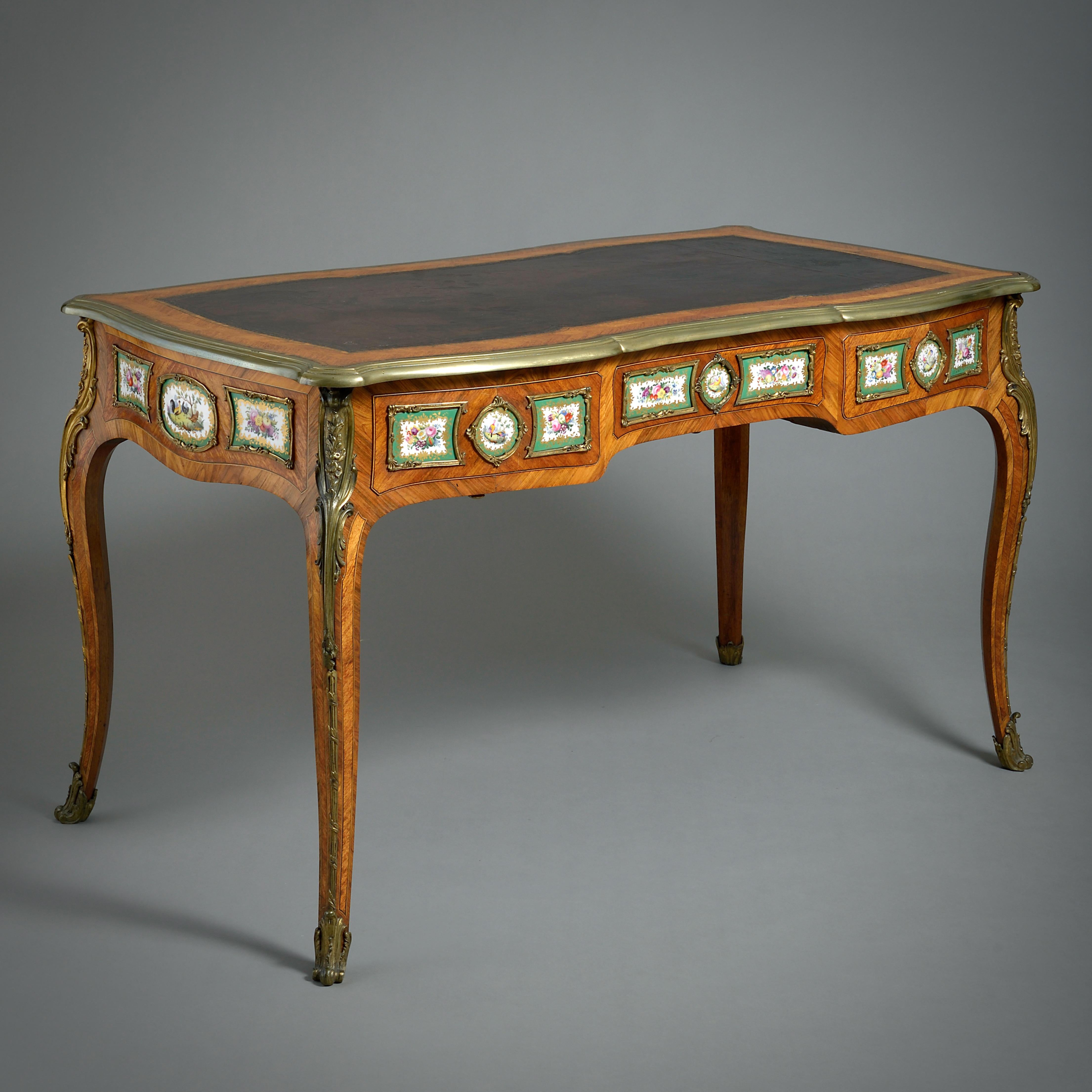 Early Victorian Porcelain and Ormolu-Mounted Kingwood Bureau-Plat In Good Condition For Sale In London, GB