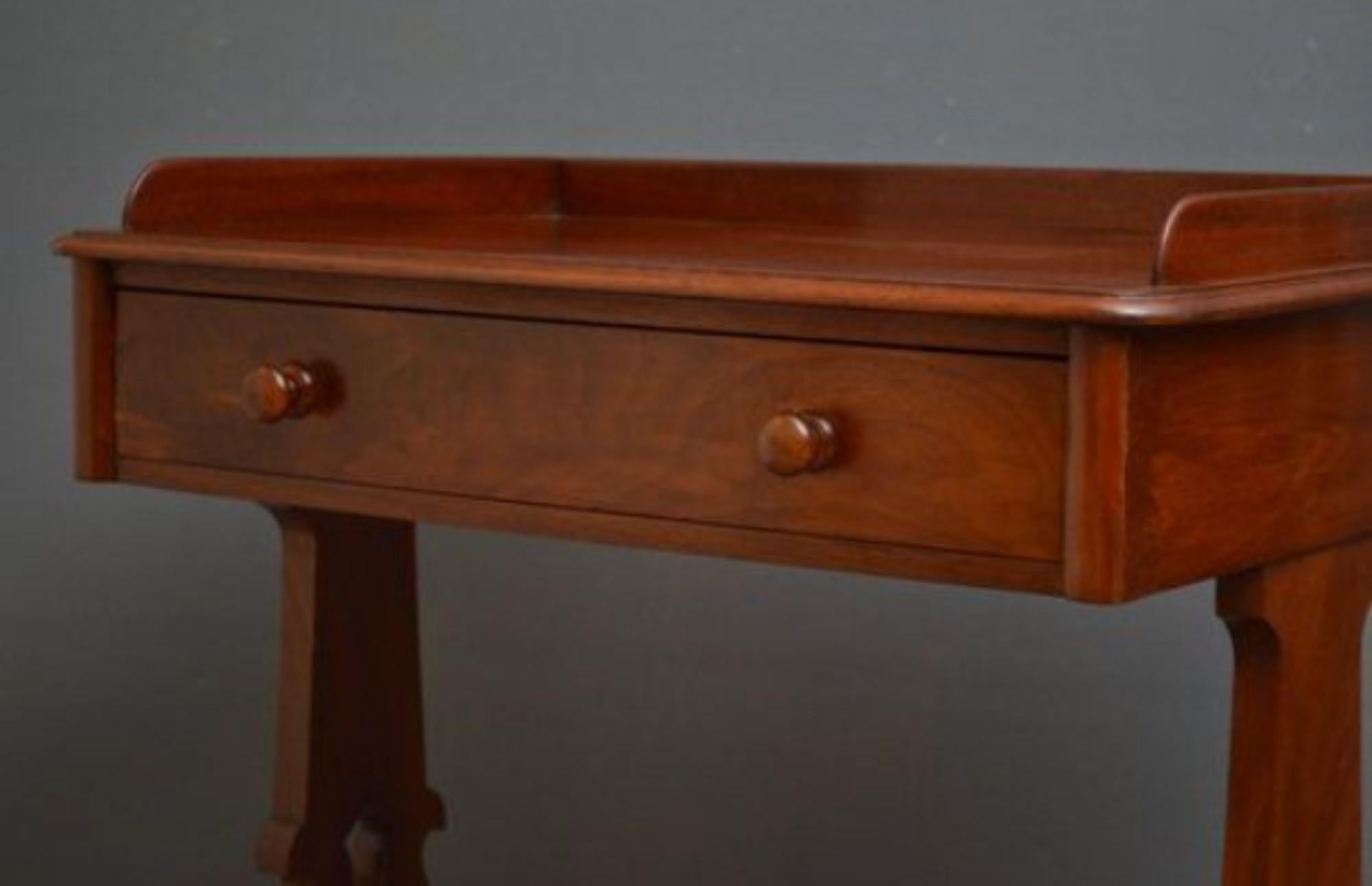 Early Victorian Side Table / Writing Table In Good Condition For Sale In Whaley Bridge, GB