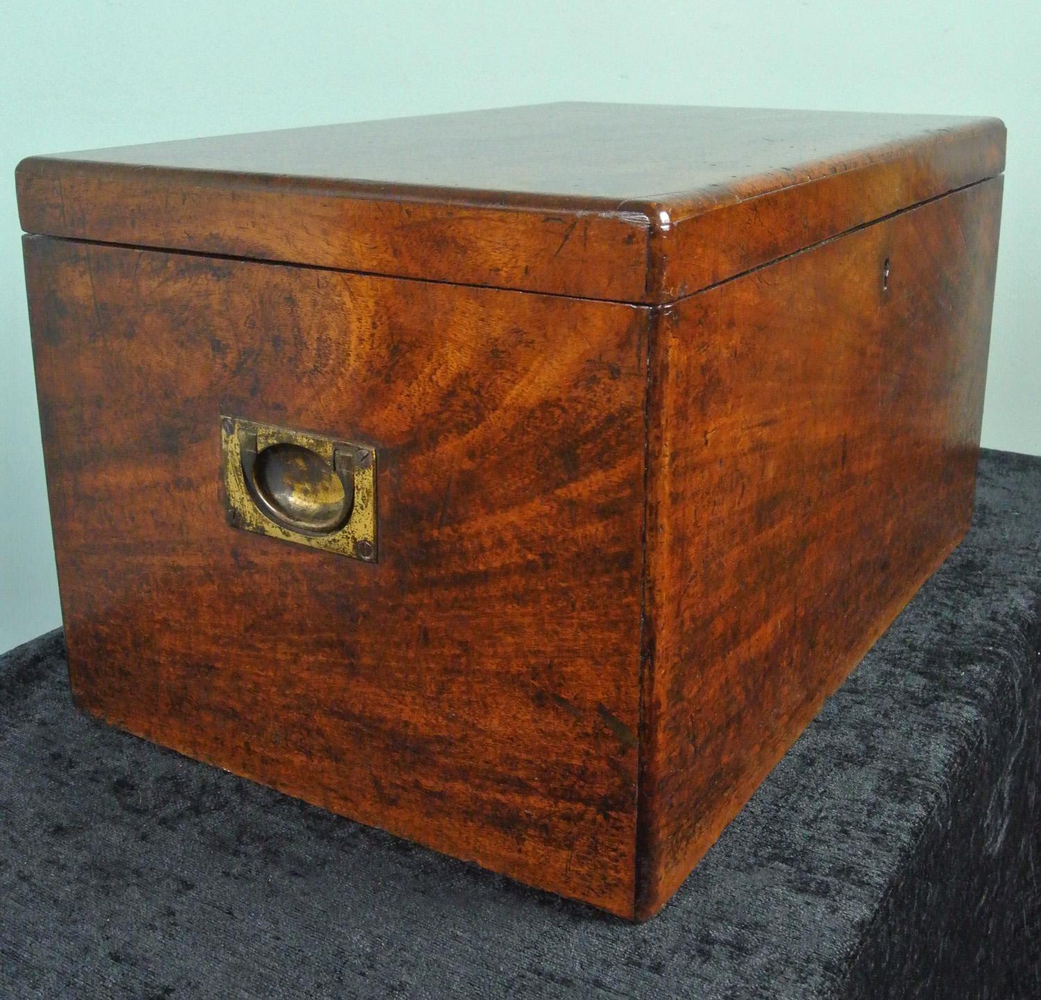 Coffre de campagne en teck de l'époque victorienne, C.I.C. 1850 Bon état - En vente à Heathfield, GB