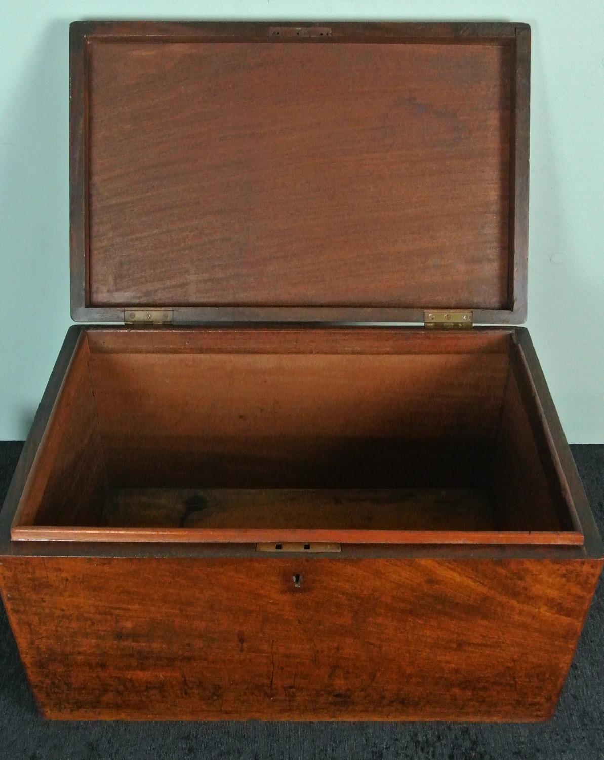XIXe siècle Coffre de campagne en teck de l'époque victorienne, C.I.C. 1850 en vente