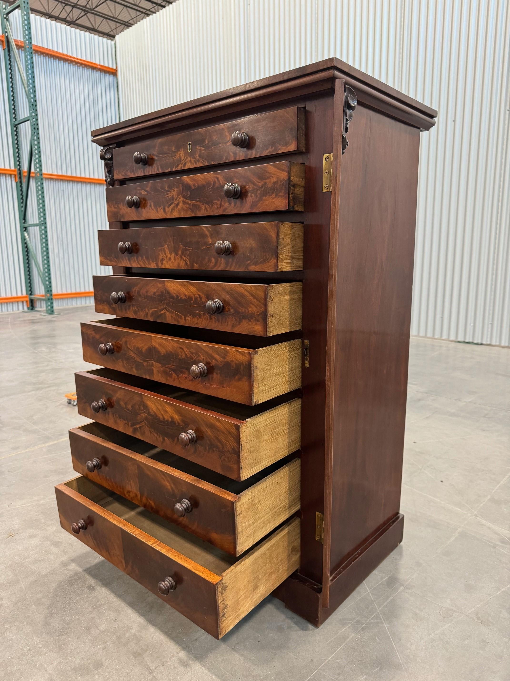 Early Victorian Wellington Chest with 8 Drawers For Sale 5