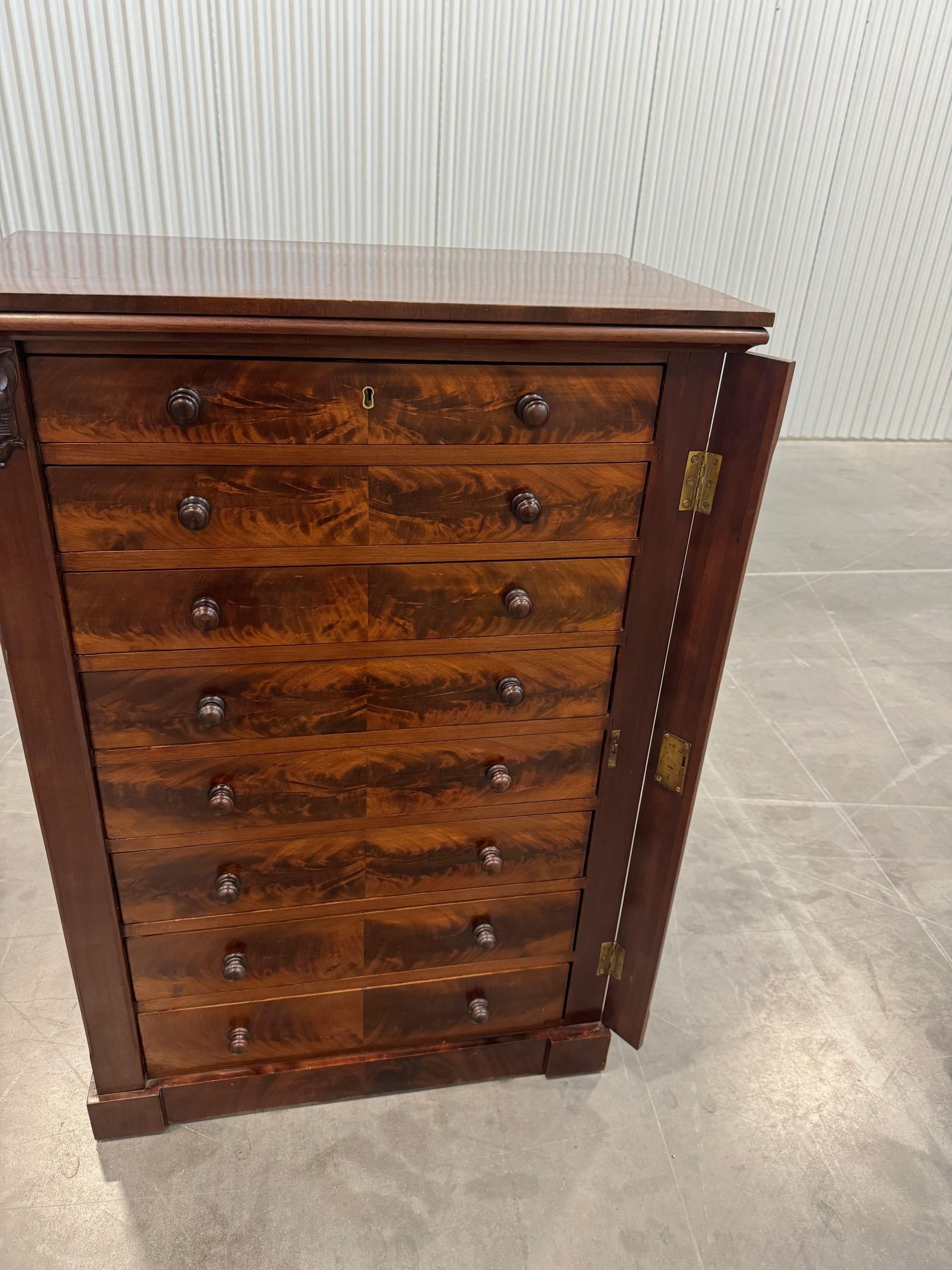 Early Victorian Wellington Chest with 8 Drawers For Sale 2