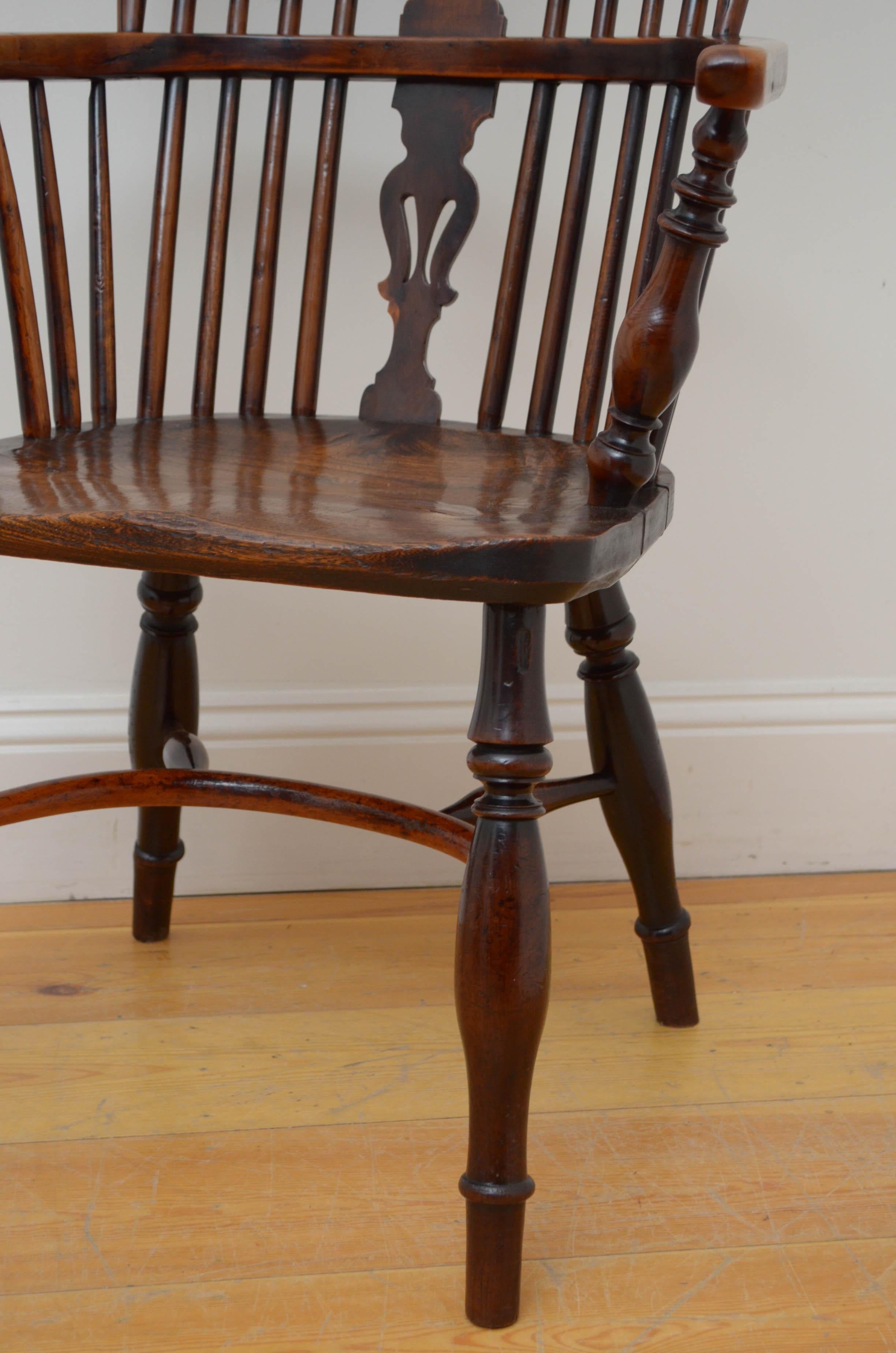 Early Victorian Windsor Chair in Yew and Elm For Sale 6