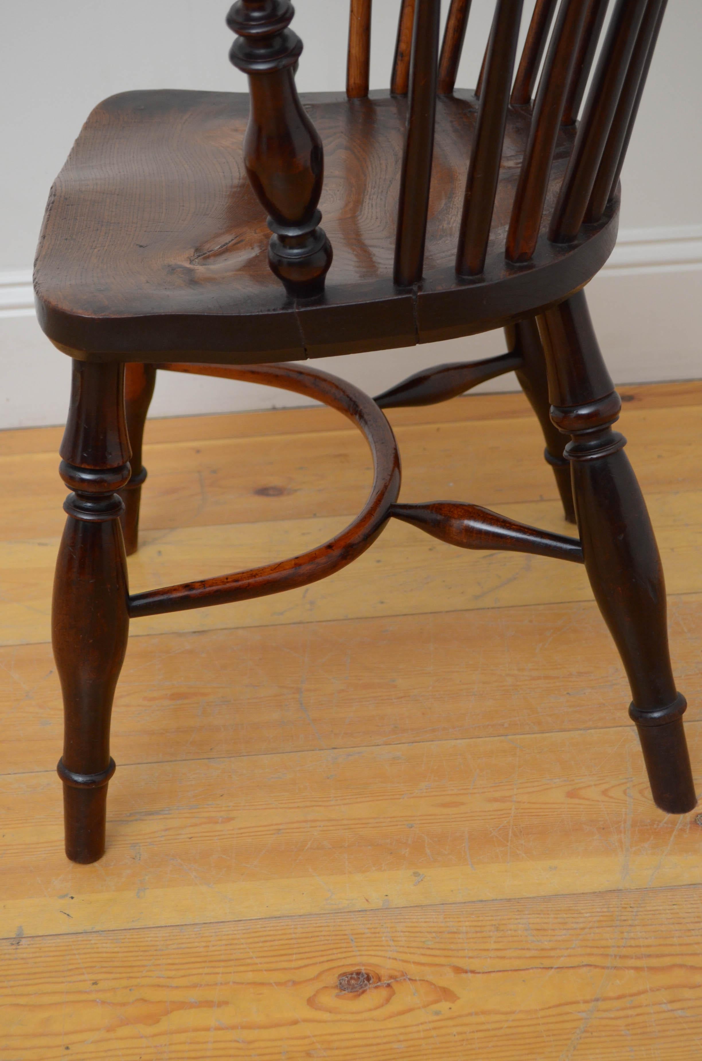 Early Victorian Windsor Chair in Yew and Elm For Sale 7