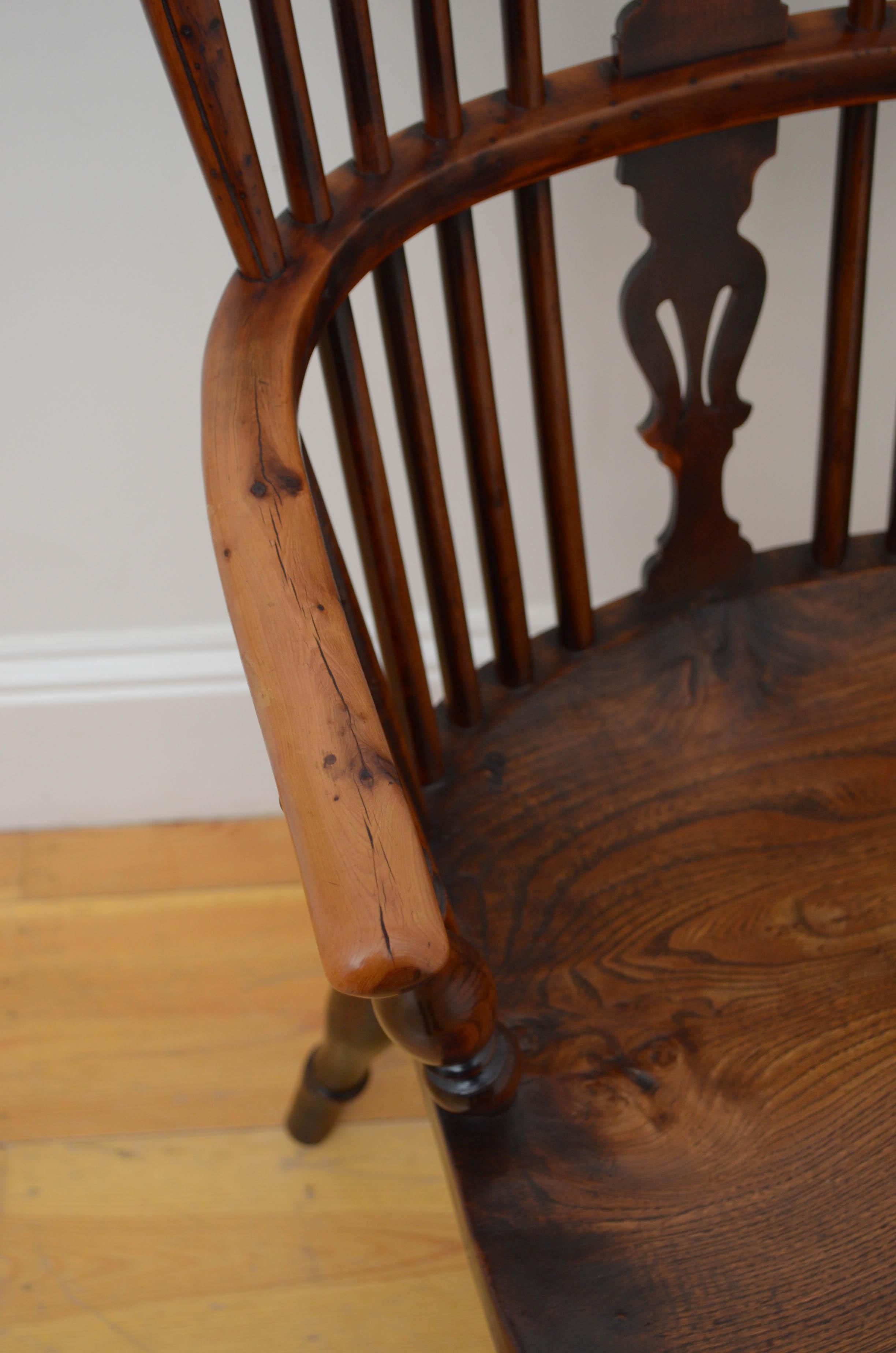 Early Victorian Windsor Chair in Yew and Elm For Sale 2