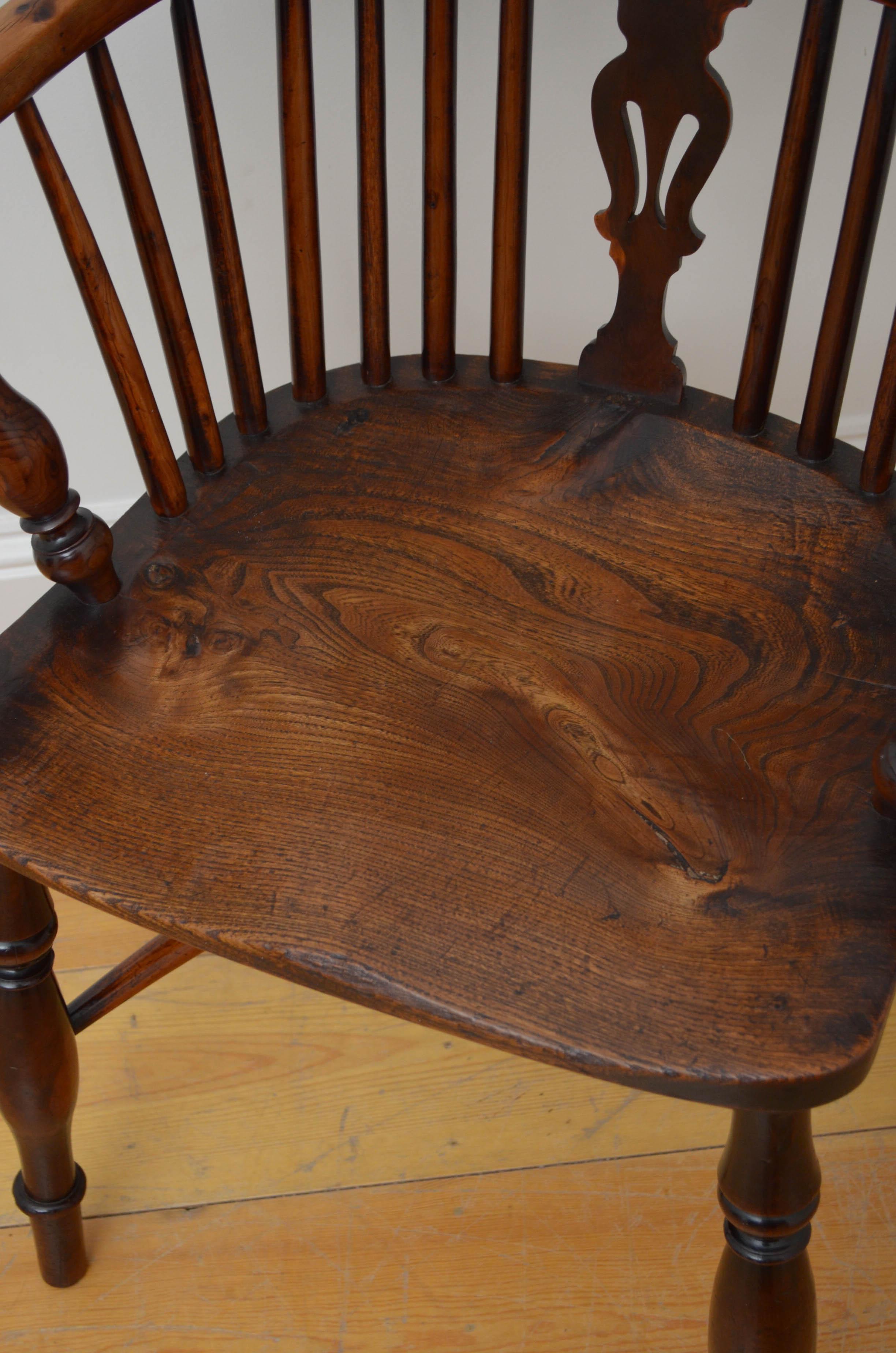 Early Victorian Windsor Chair in Yew and Elm For Sale 4