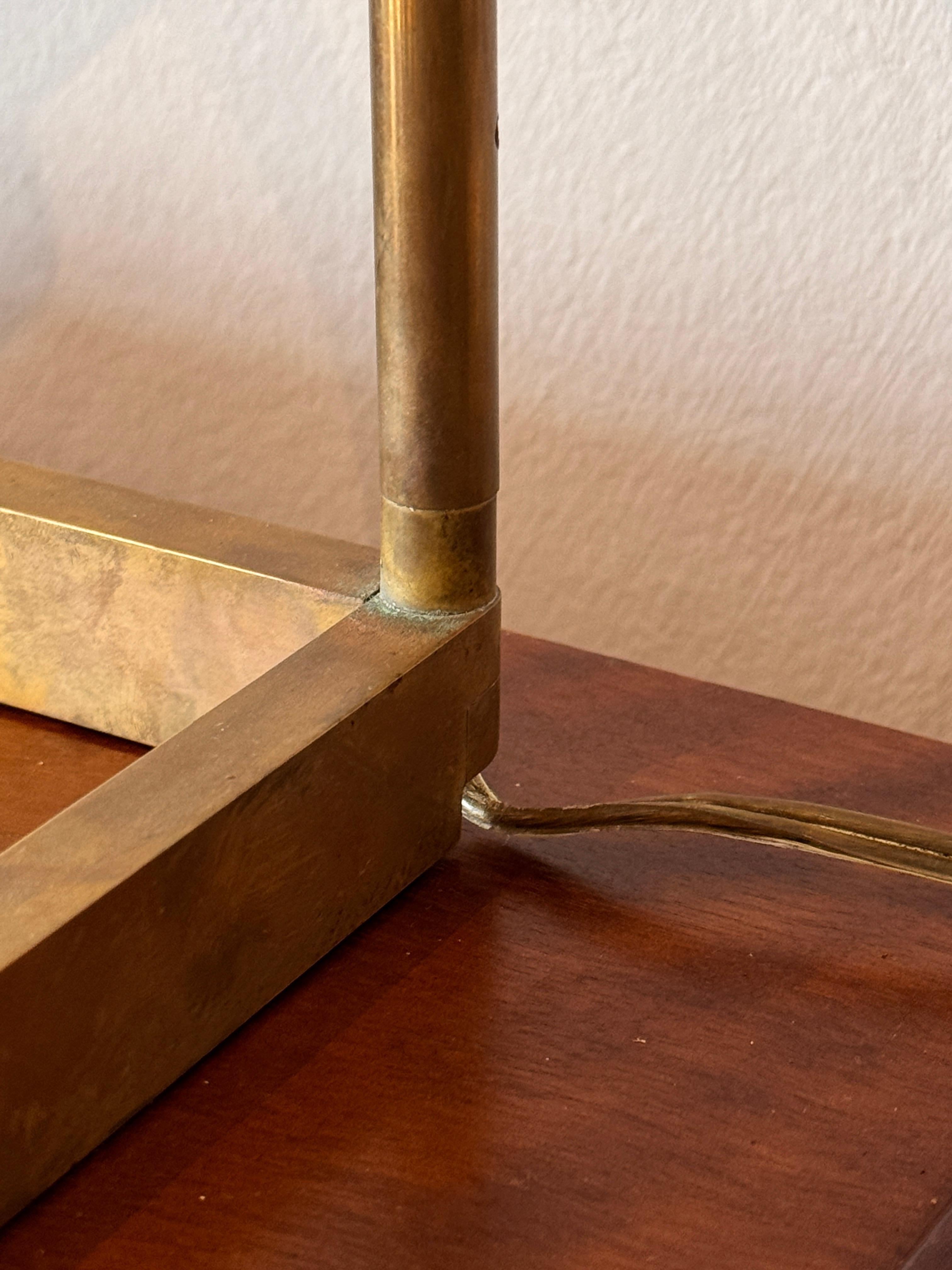 Antigua lámpara de mesa vintage Cedric Hartman de latón Latón en venta