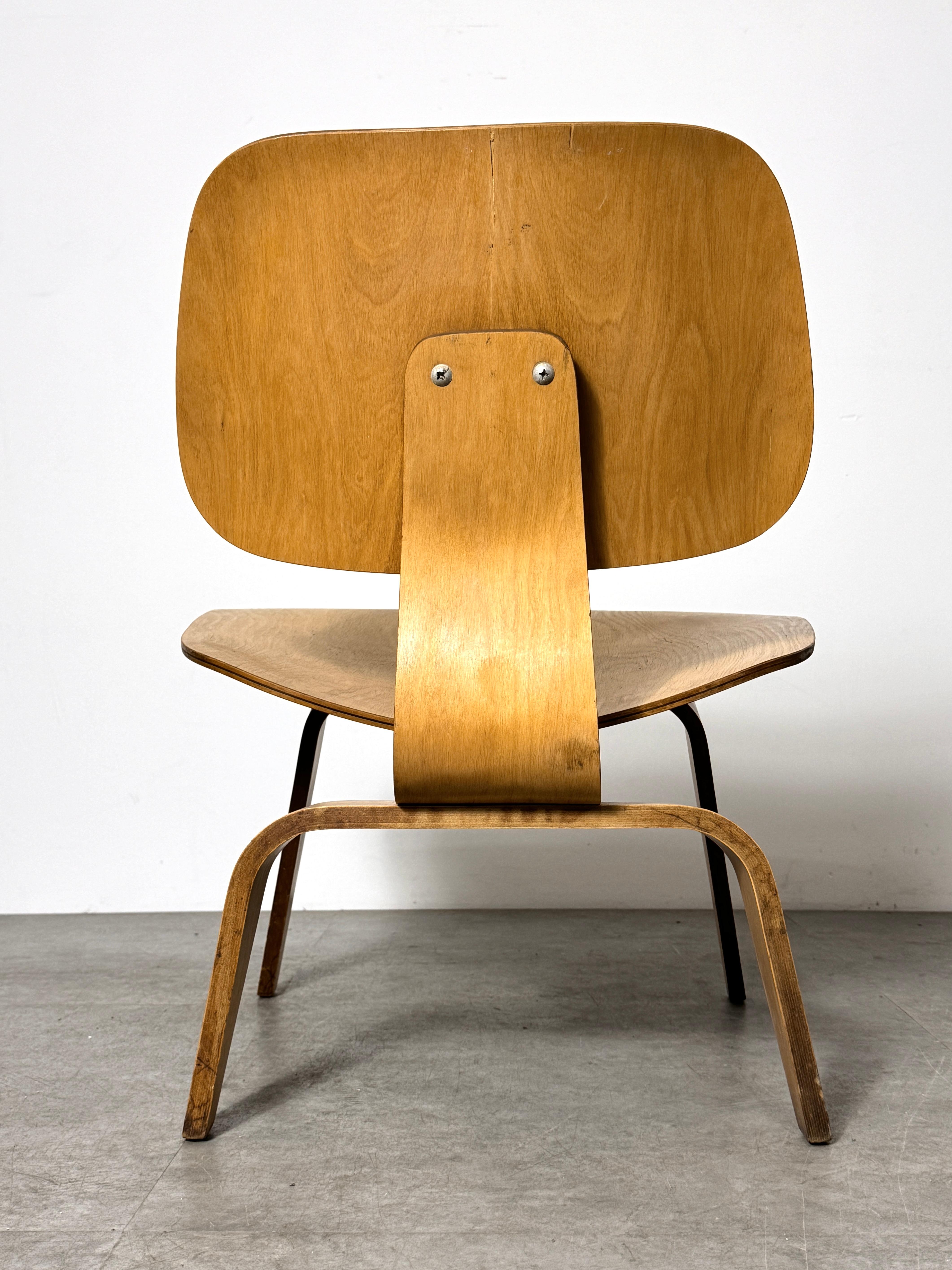 Fauteuil de salon vintage Charles Eames pour Herman Miller LCW en contreplaqué de bouleau en vente 1