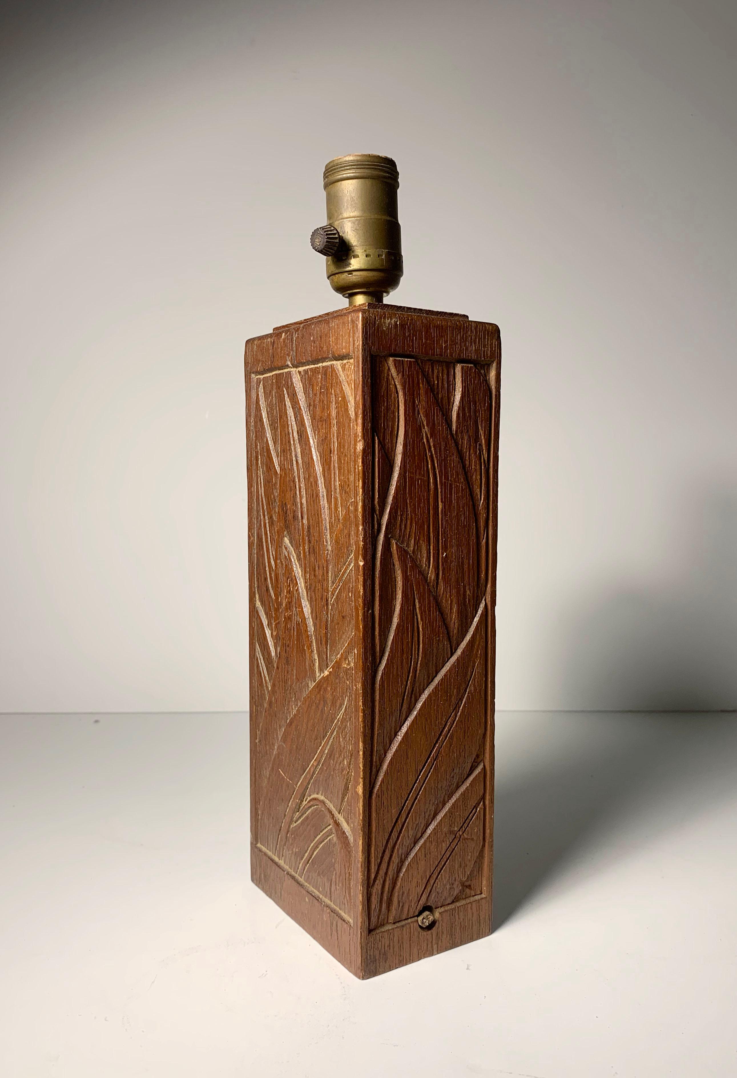 Early Vintage Deco Petite Carved Wood Floral Table Lamp In Good Condition For Sale In Chicago, IL