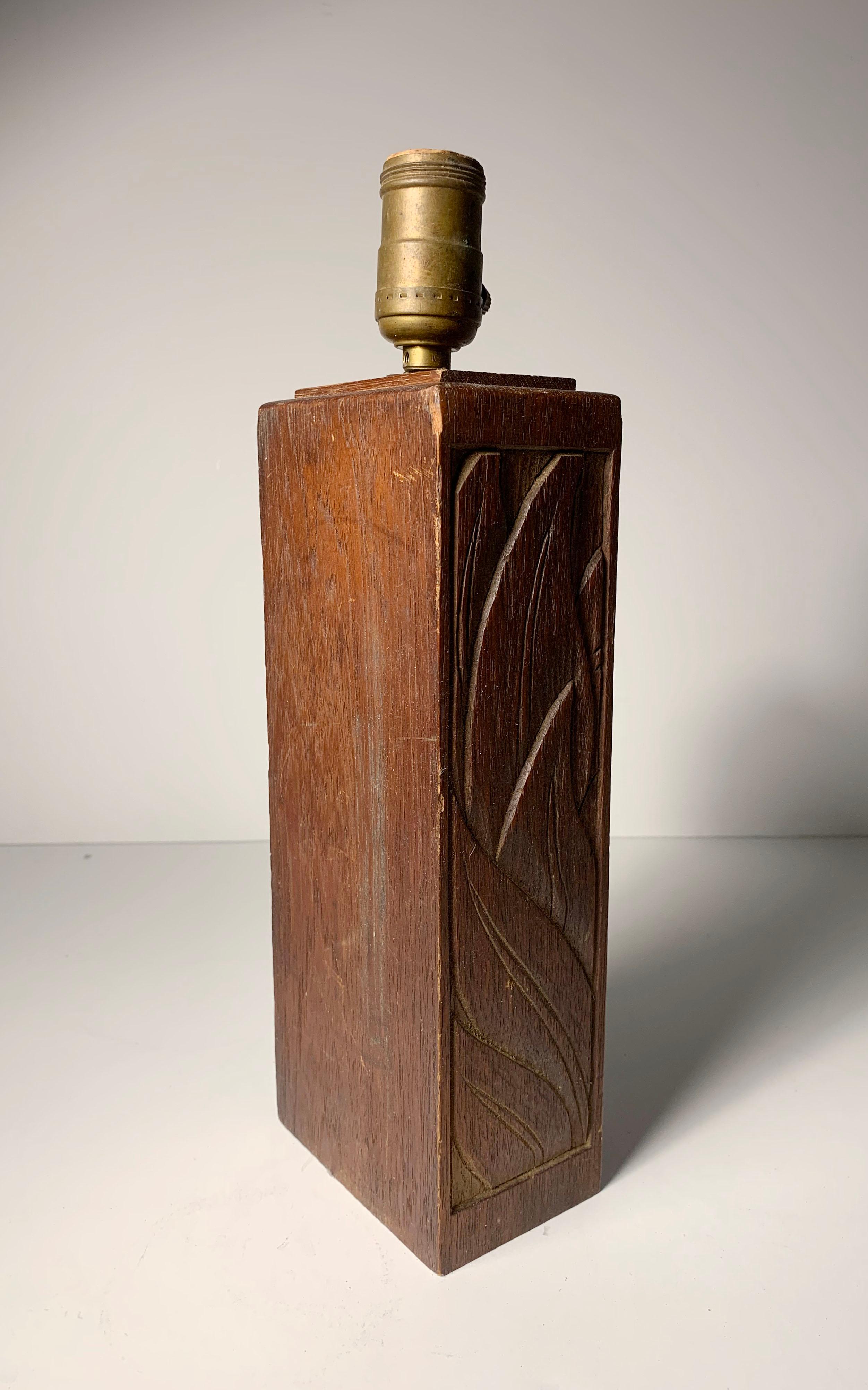Early Vintage Deco Petite Carved Wood Floral Table Lamp For Sale 4