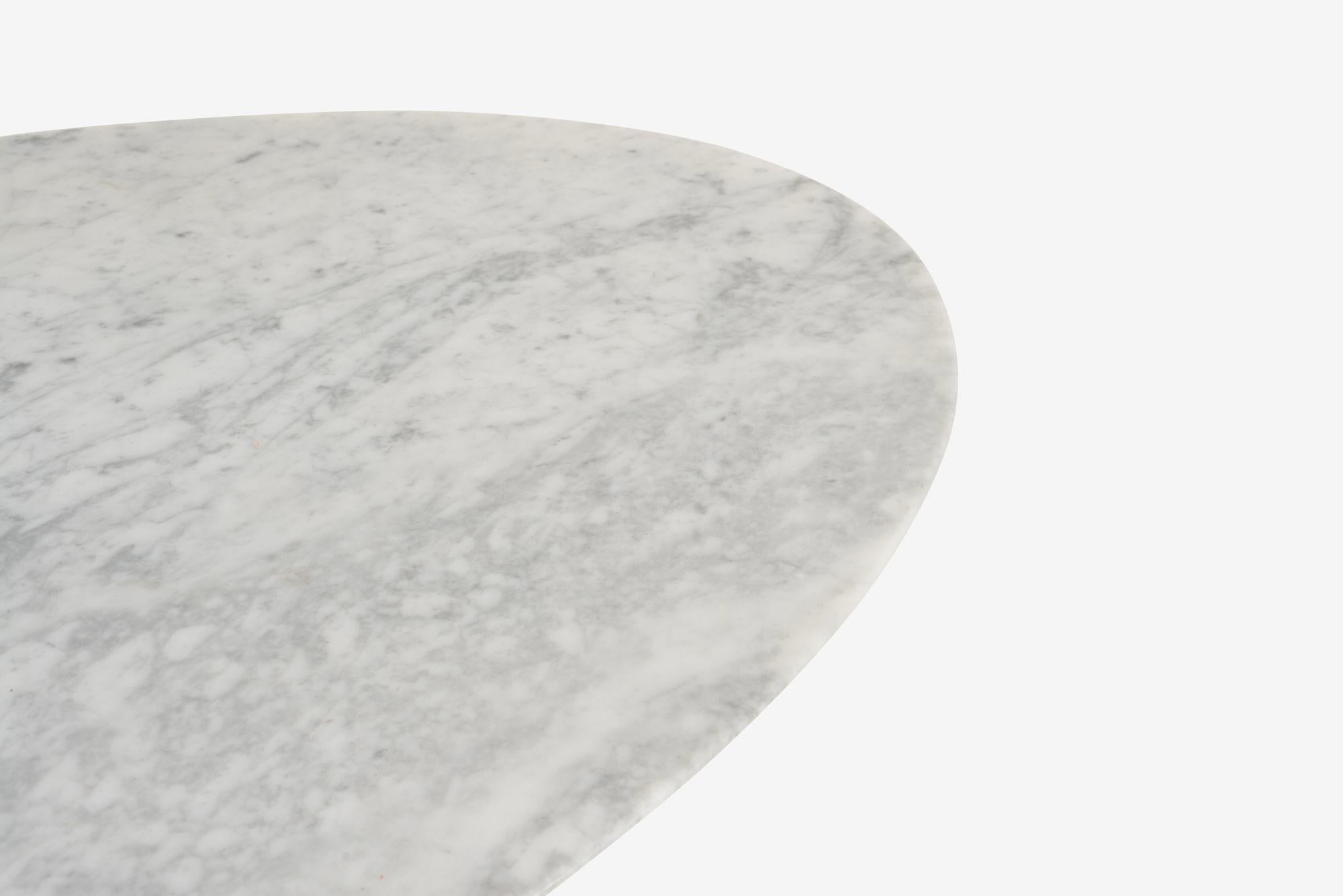 Früher Vintage- Tulpentisch von Eero Saarinen, Carrara-Marmor im Zustand „Gut“ im Angebot in Chicago, IL
