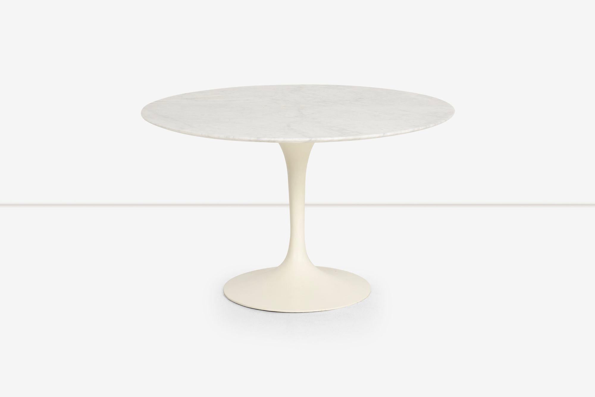Early Vintage Eero Saarinen Tulip Table, Carrara Marble For Sale 2