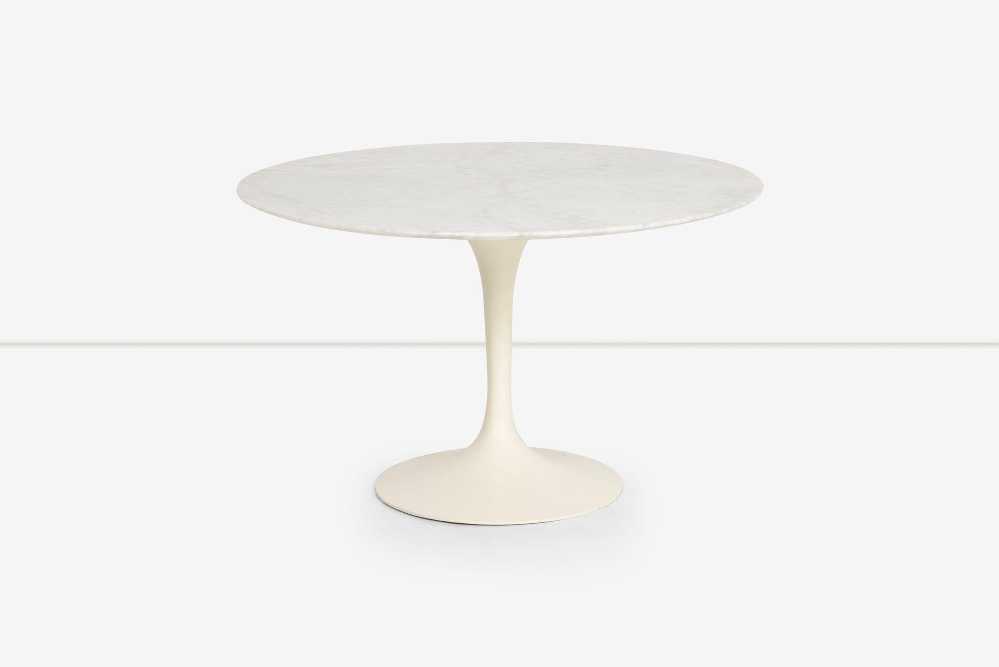 Früher Vintage- Tulpentisch von Eero Saarinen, Carrara-Marmor (Mitte des 20. Jahrhunderts) im Angebot