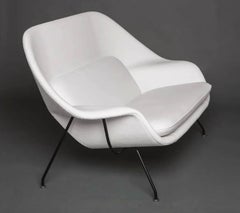 Early Vintage Eero Saarinen Womb Settee Sofa for Knoll Restored in White Leather