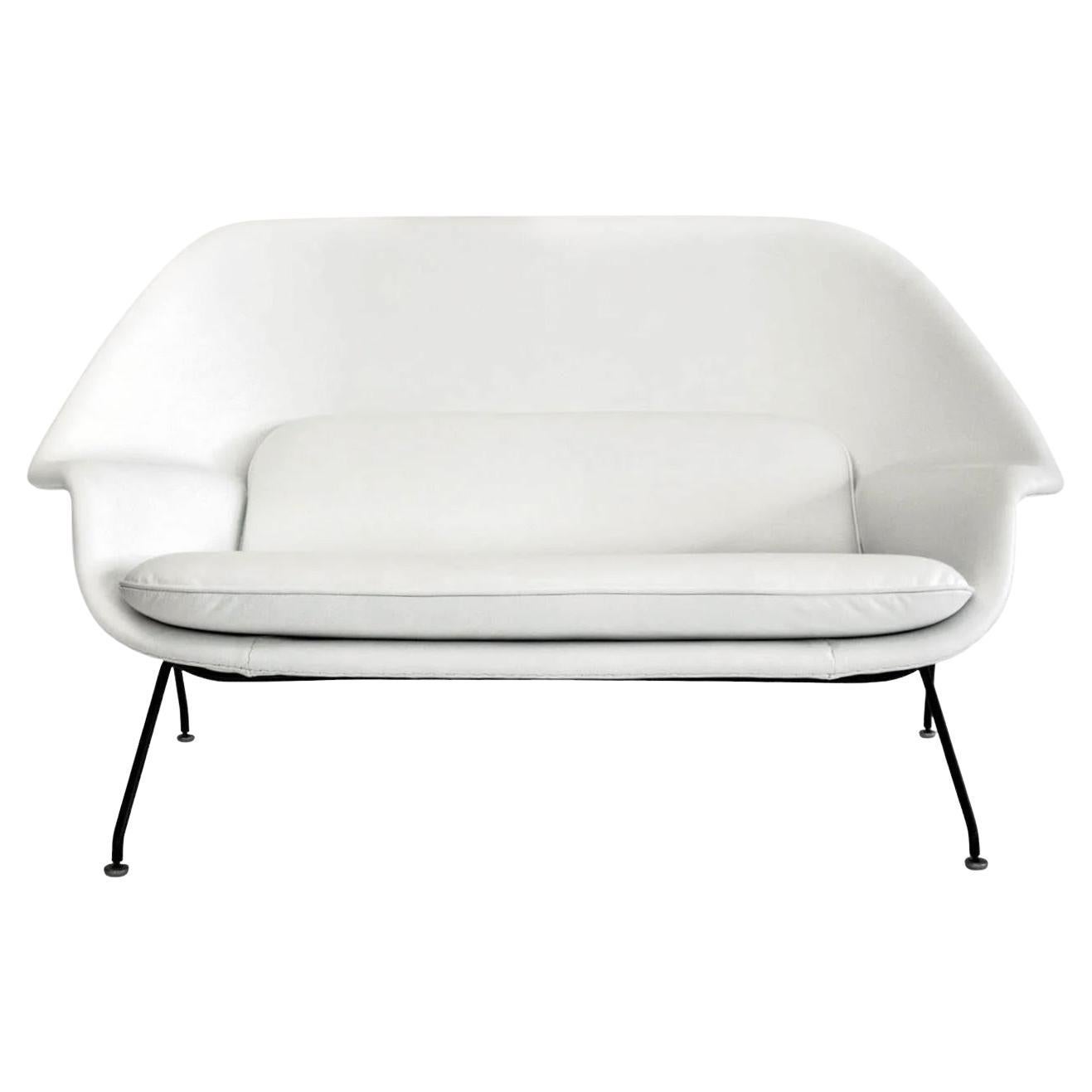 Frühes Vintage By Eero Saarinen Womb Settee Sofa für Knoll restauriert in weißem Leder im Angebot