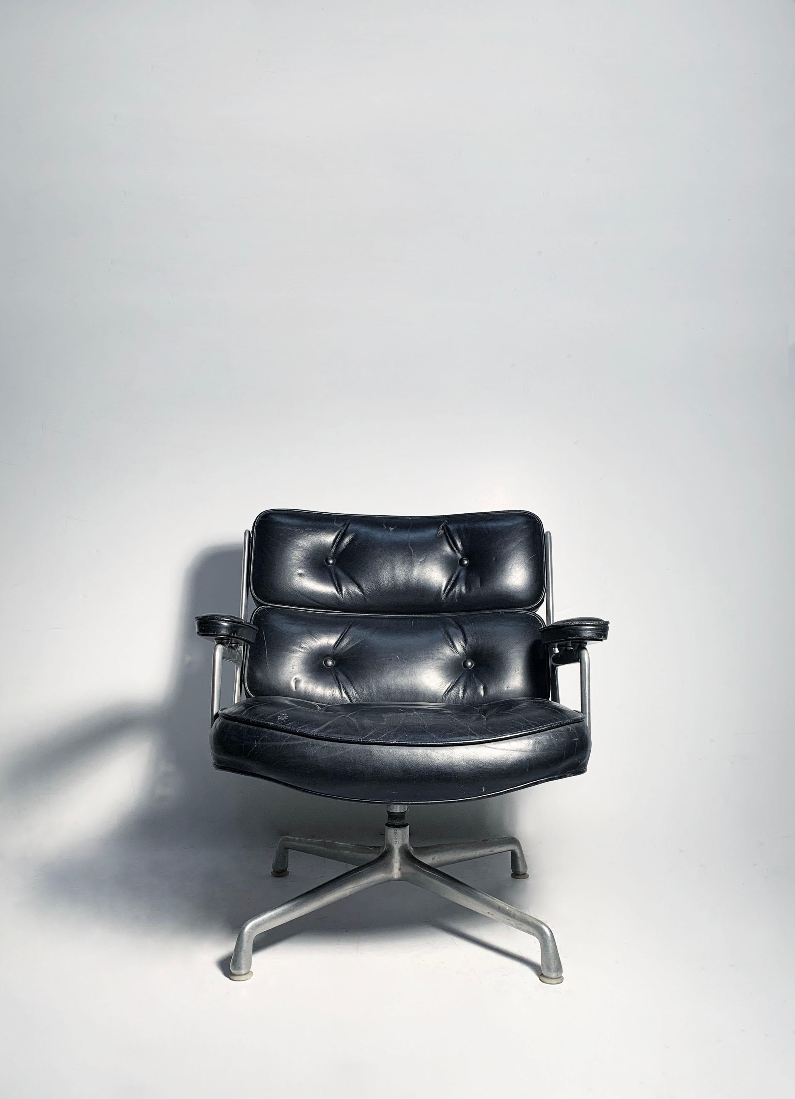 An Early Vintage example of a Herman Miller Time Life Lobby Lounge Chair by Charles Eames. This is the wider version.  The seat width alone is 24