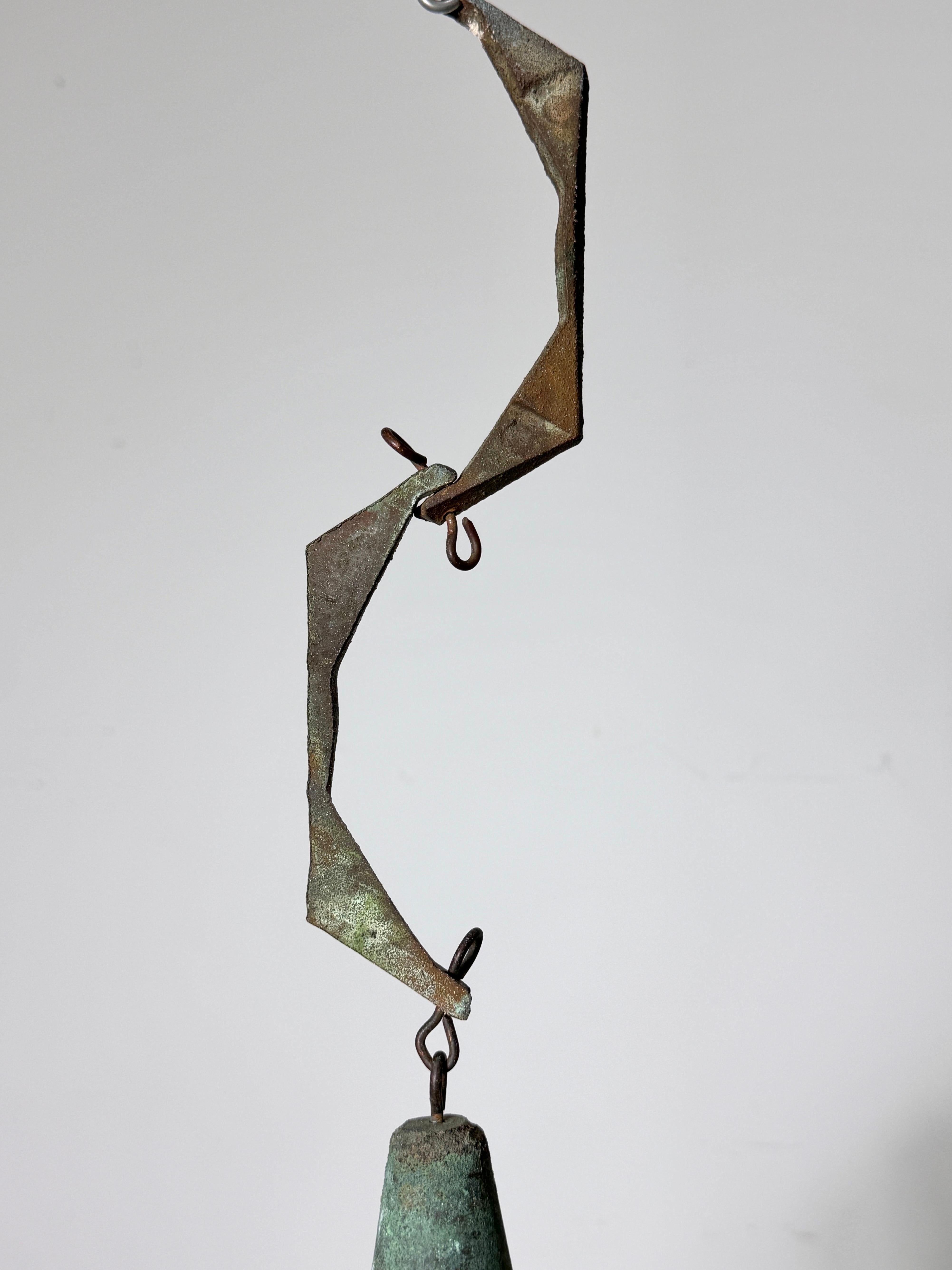 Frühes Vintage Paolo Soleri Brutalistischer Gusseisenguss Bronze Glocken Wind Chime Arcosanti 1970er Jahre im Angebot 8