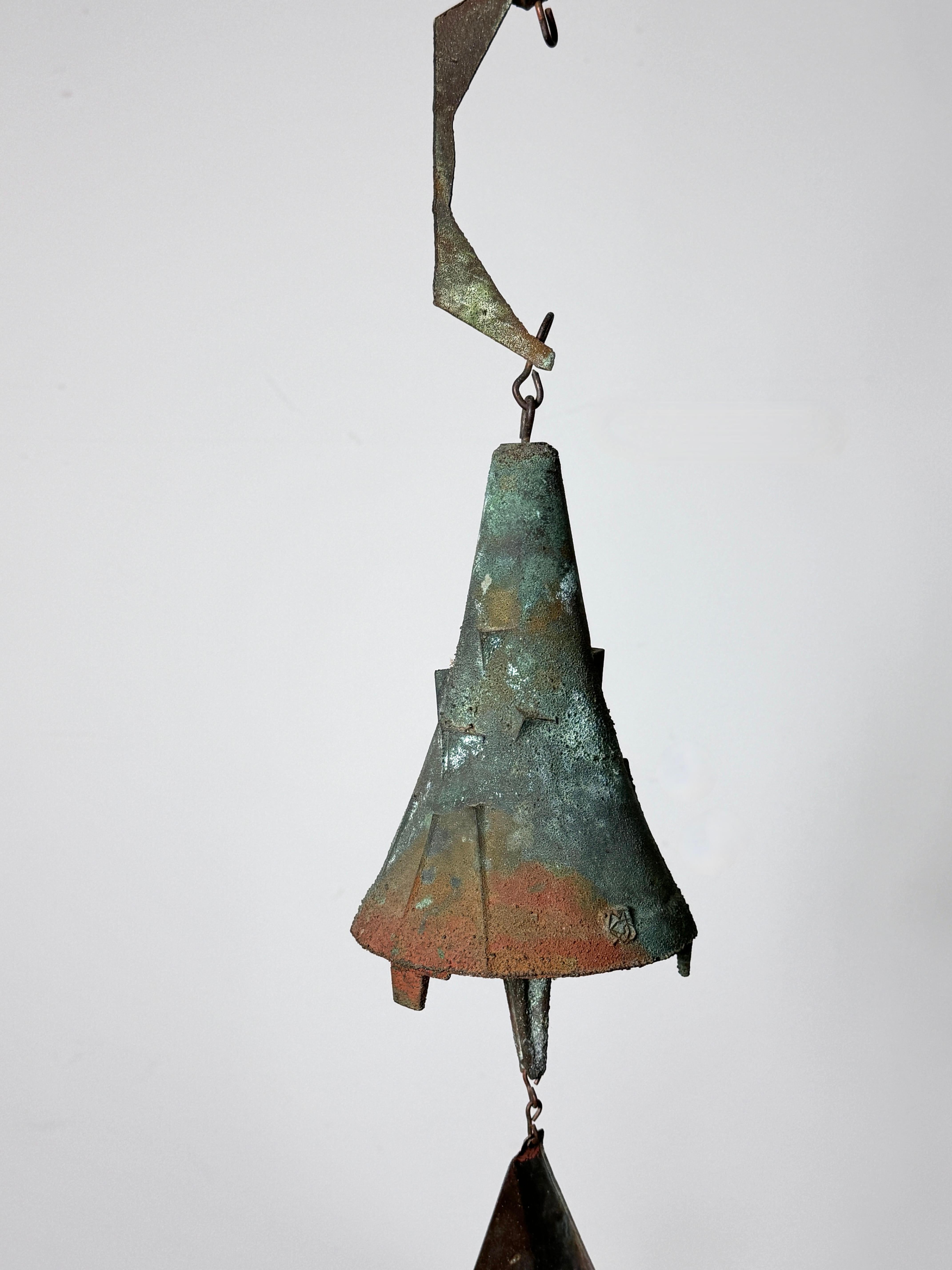 Frühes Vintage Paolo Soleri Brutalistischer Gusseisenguss Bronze Glocken Wind Chime Arcosanti 1970er Jahre im Angebot 1
