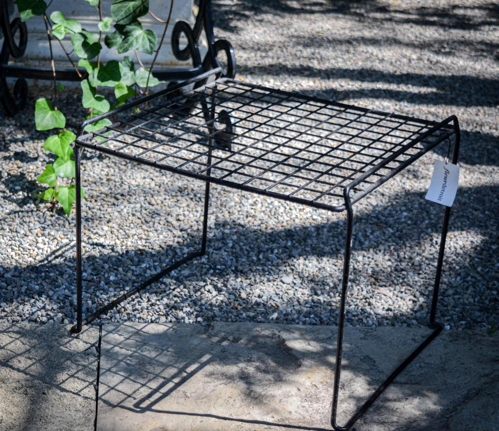 Metallo Tavolo e sedie d'epoca nello stile di Harry Bertoia per Knoll, set di 3 pezzi in vendita