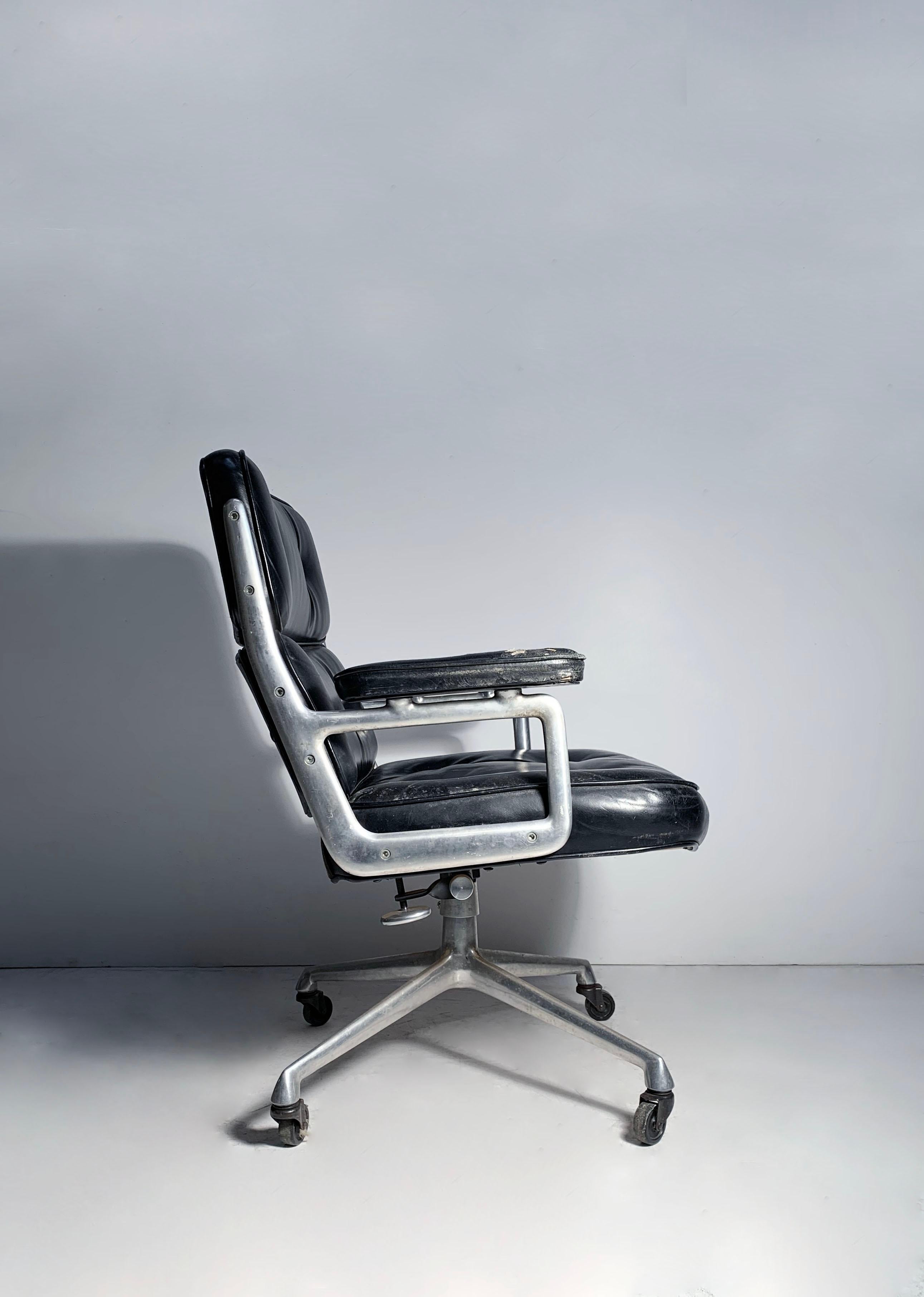 Américain Chaise de bureau Time Life ES104 de Charles Eames pour Herman Miller en vente