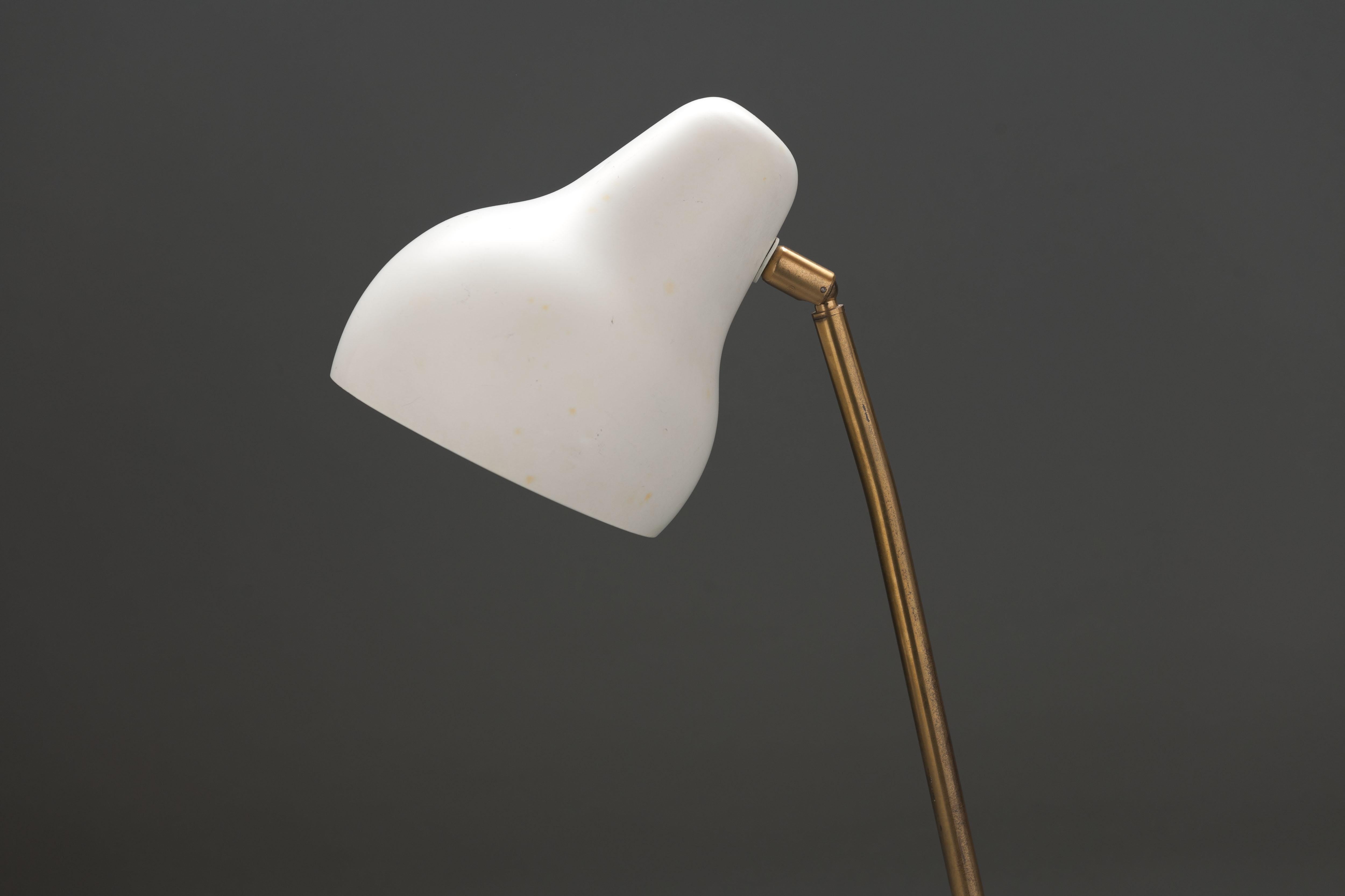 Early 1950's Vl Table Lamp by Vilhelm Lauritzen, Louis Poulsen, Pair Available In Good Condition For Sale In Utrecht, NL