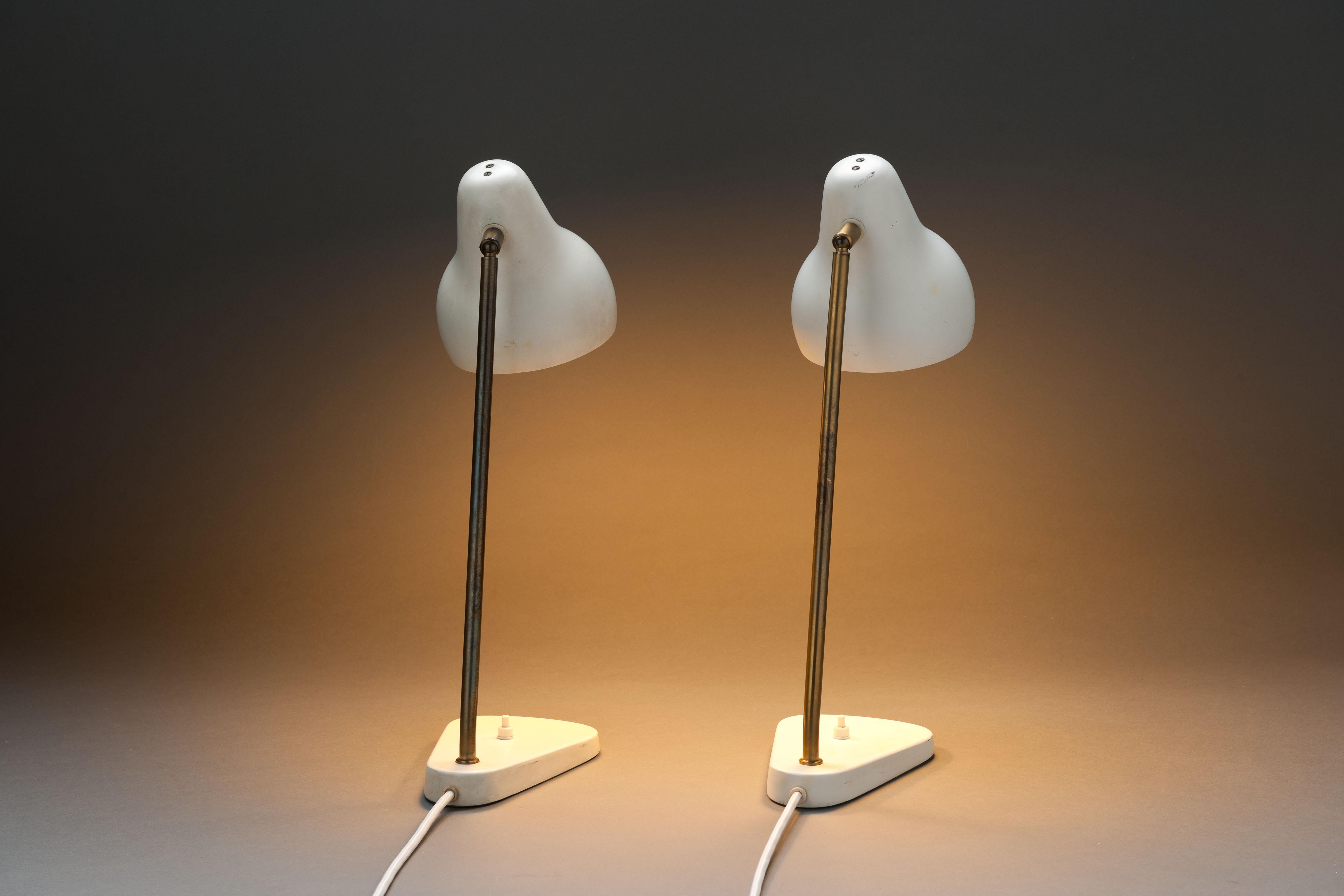 Brass Early 1950's Vl Table Lamp by Vilhelm Lauritzen, Louis Poulsen, Pair Available For Sale