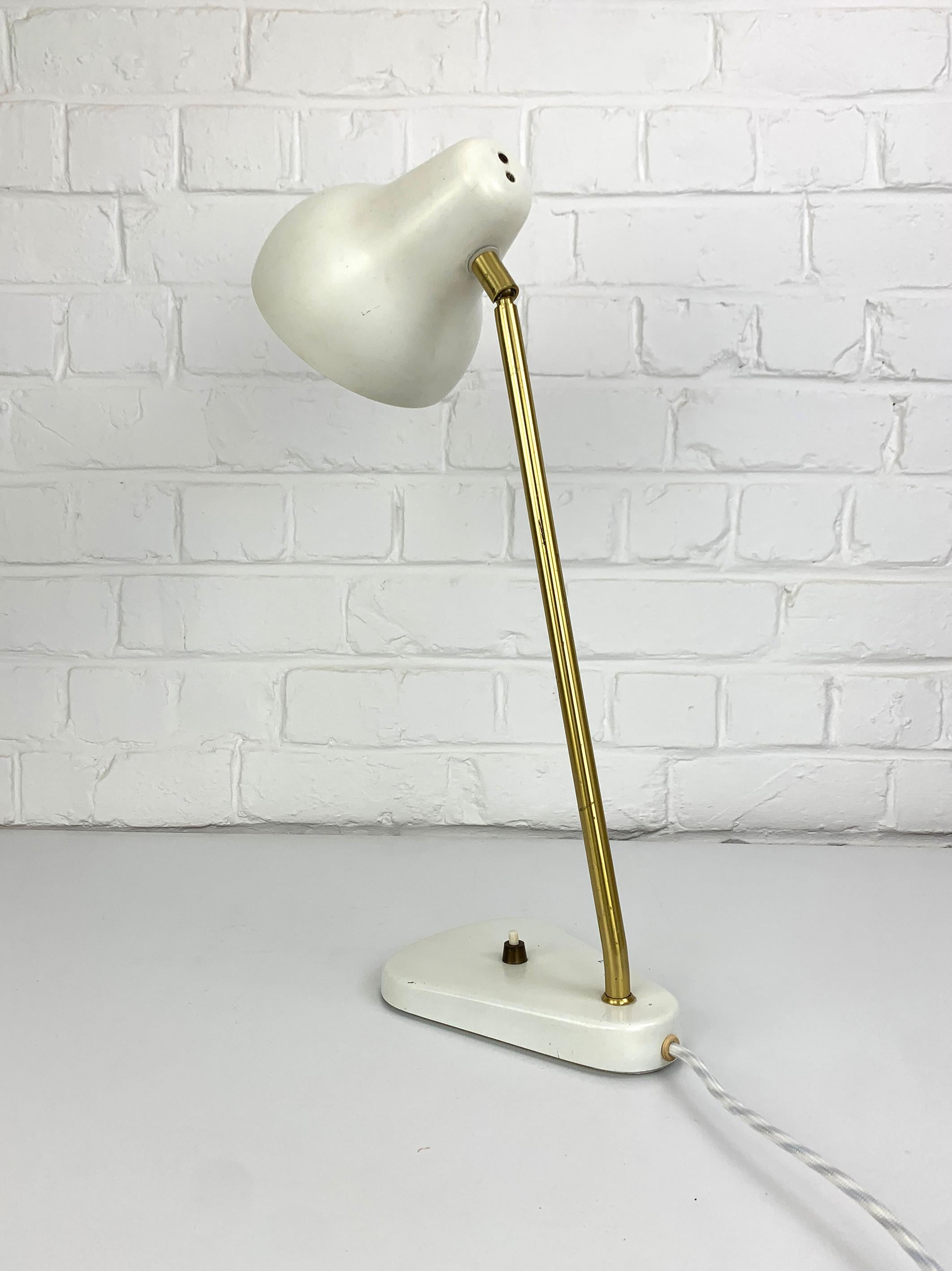 Early VL38 Table or Desk-Lamp, Vilhelm Lauritzen for Louis Poulsen, Denmark 1950 For Sale 5