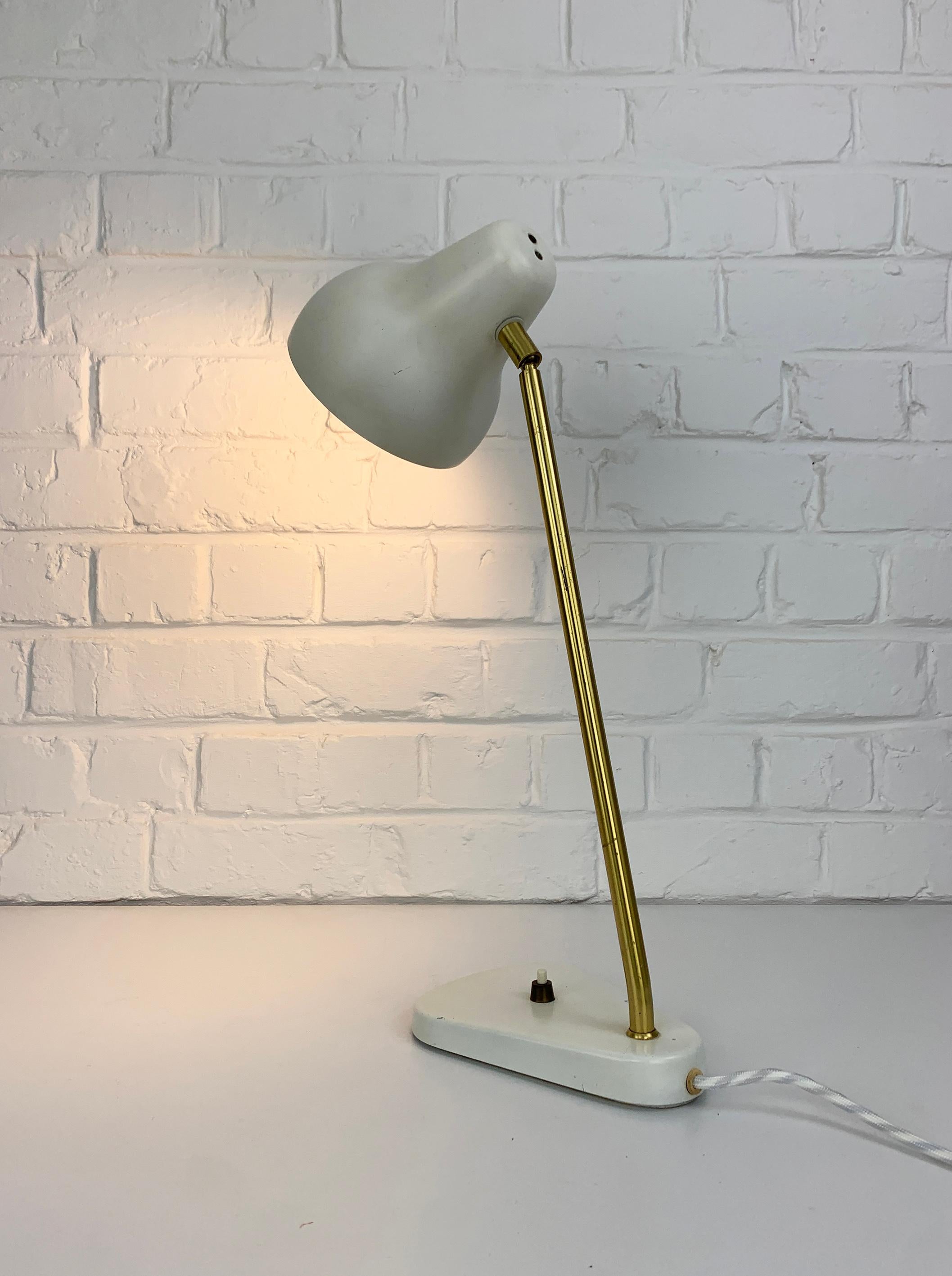 20th Century Early VL38 Table or Desk-Lamp, Vilhelm Lauritzen for Louis Poulsen, Denmark 1950 For Sale