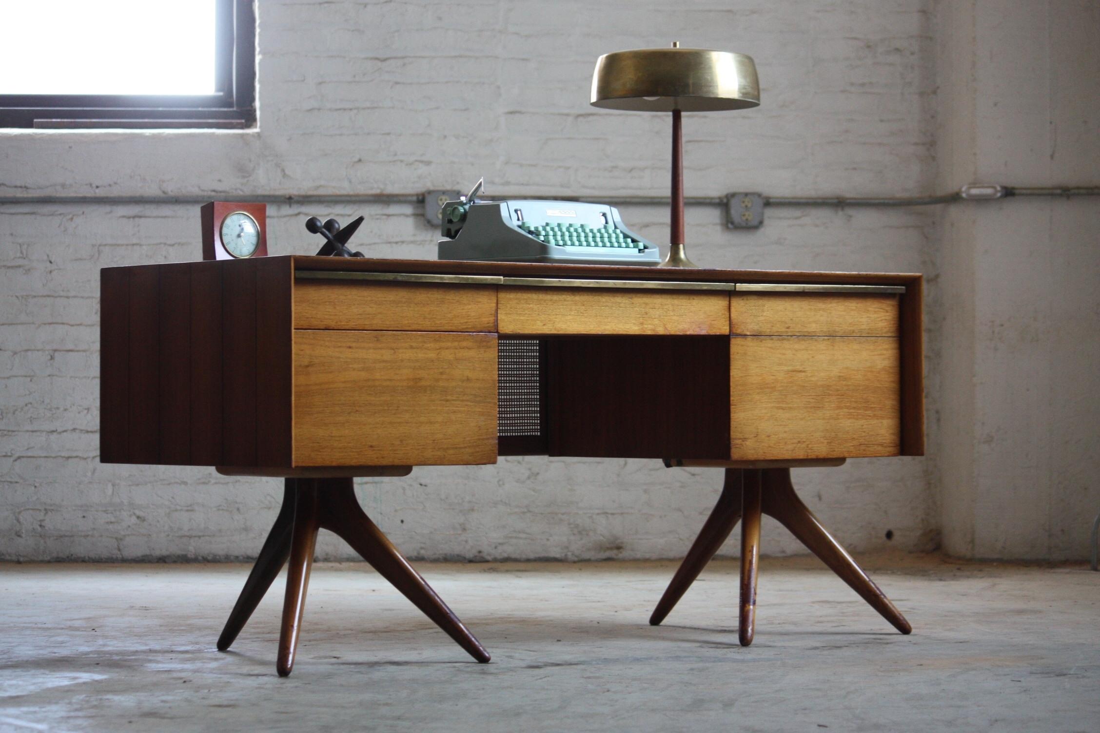 Early Vladimir Kagan Custom Order Desk In Good Condition For Sale In Chicago, IL