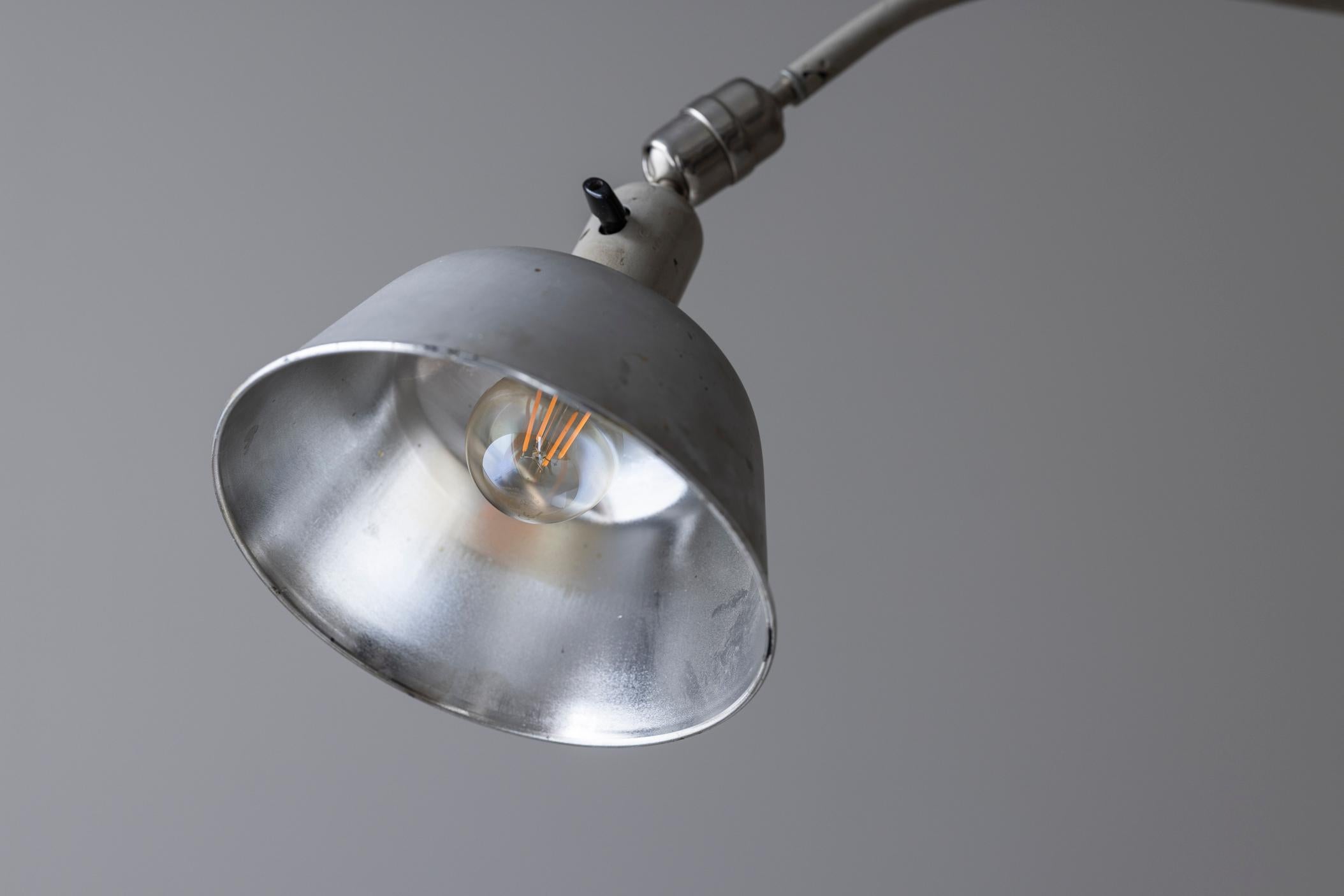 Lampe murale conçue par Johan Petter Johansson pour Triplex, Suède, années 1930. en vente 1