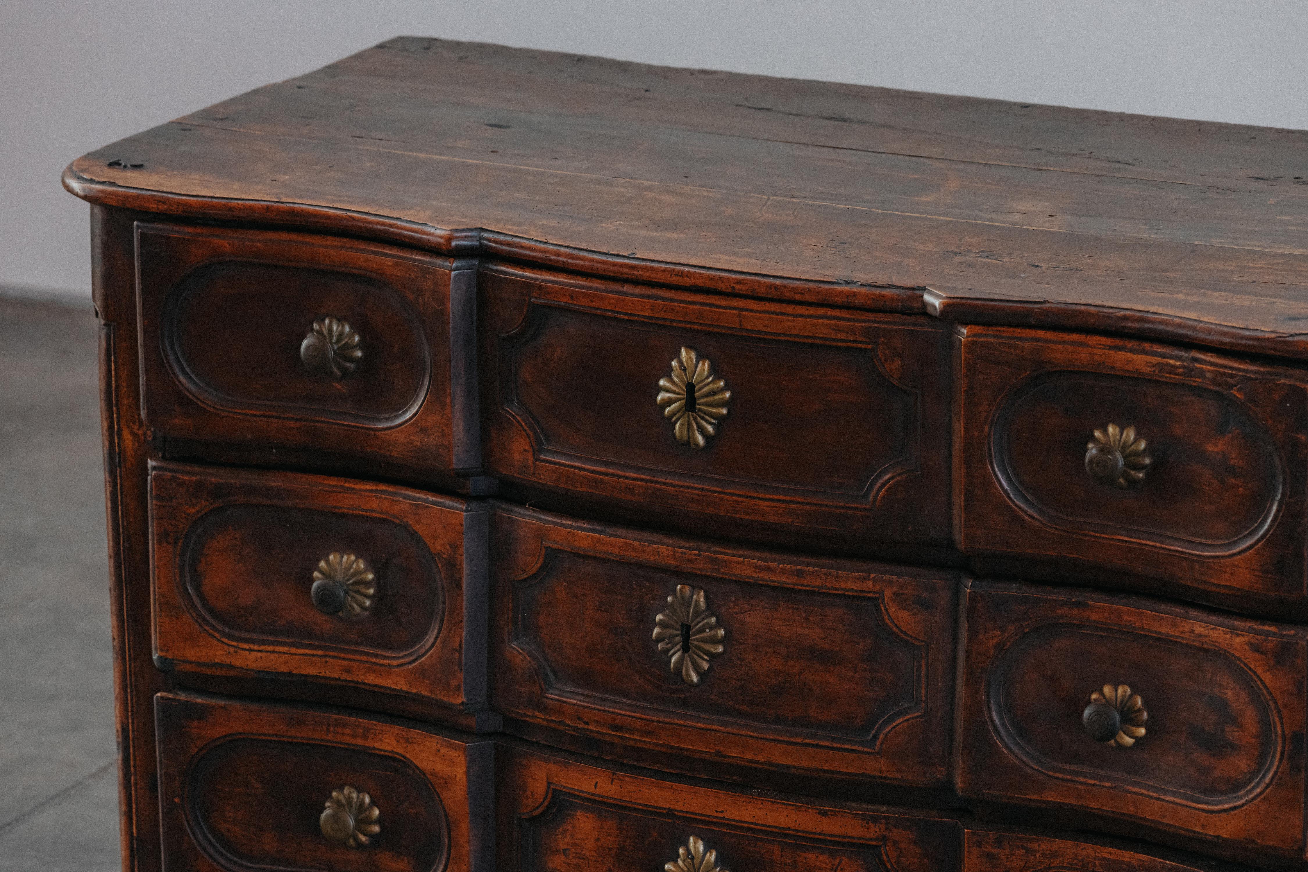 Early Walnut Chest of Drawers From France, Circa 1800 In Good Condition For Sale In Nashville, TN