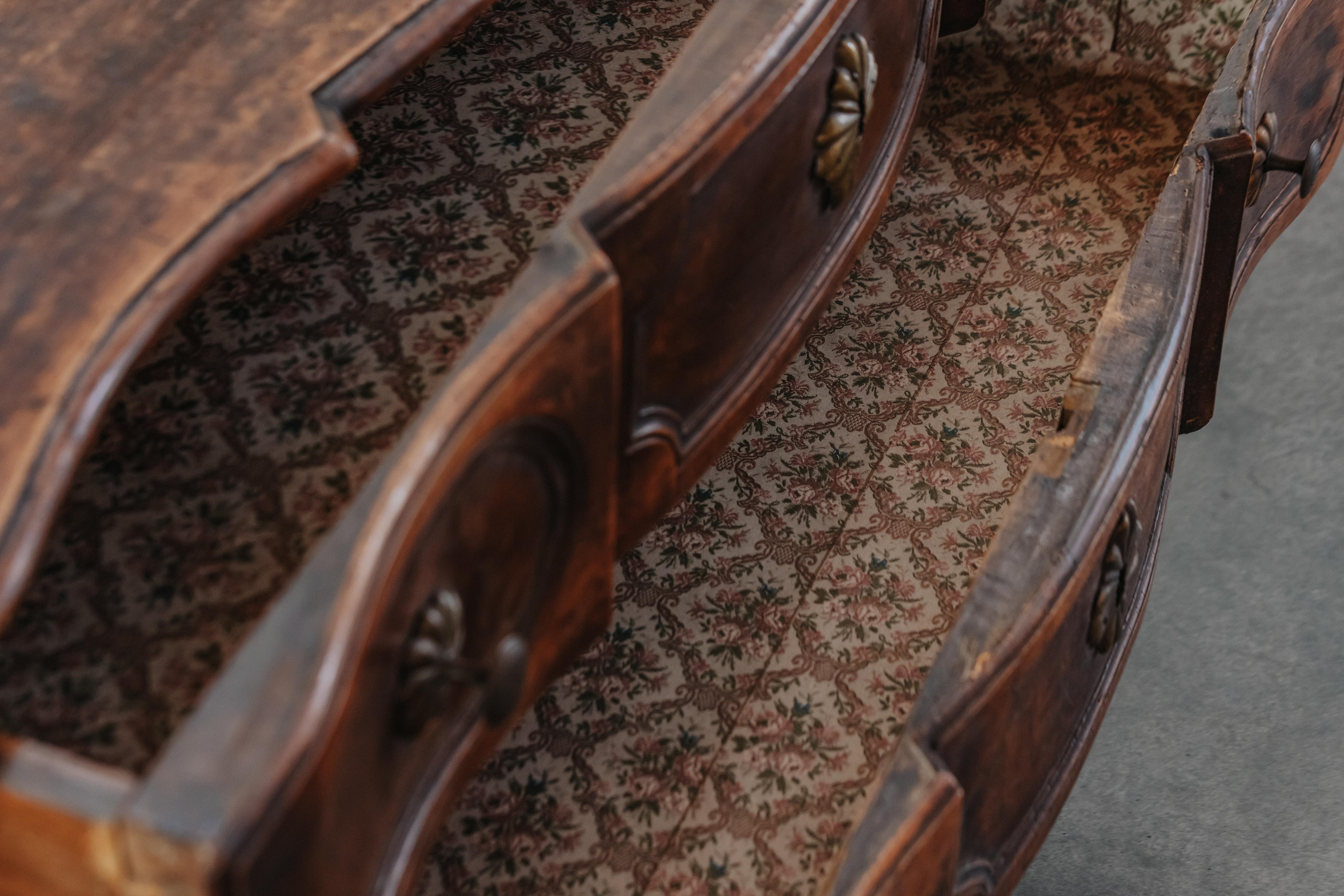 Early Walnut Chest of Drawers From France, Circa 1800 For Sale 1