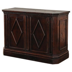 Früher Shop-Schrank aus Nussbaumholz mit zwei Türen aus Italien, um 1750