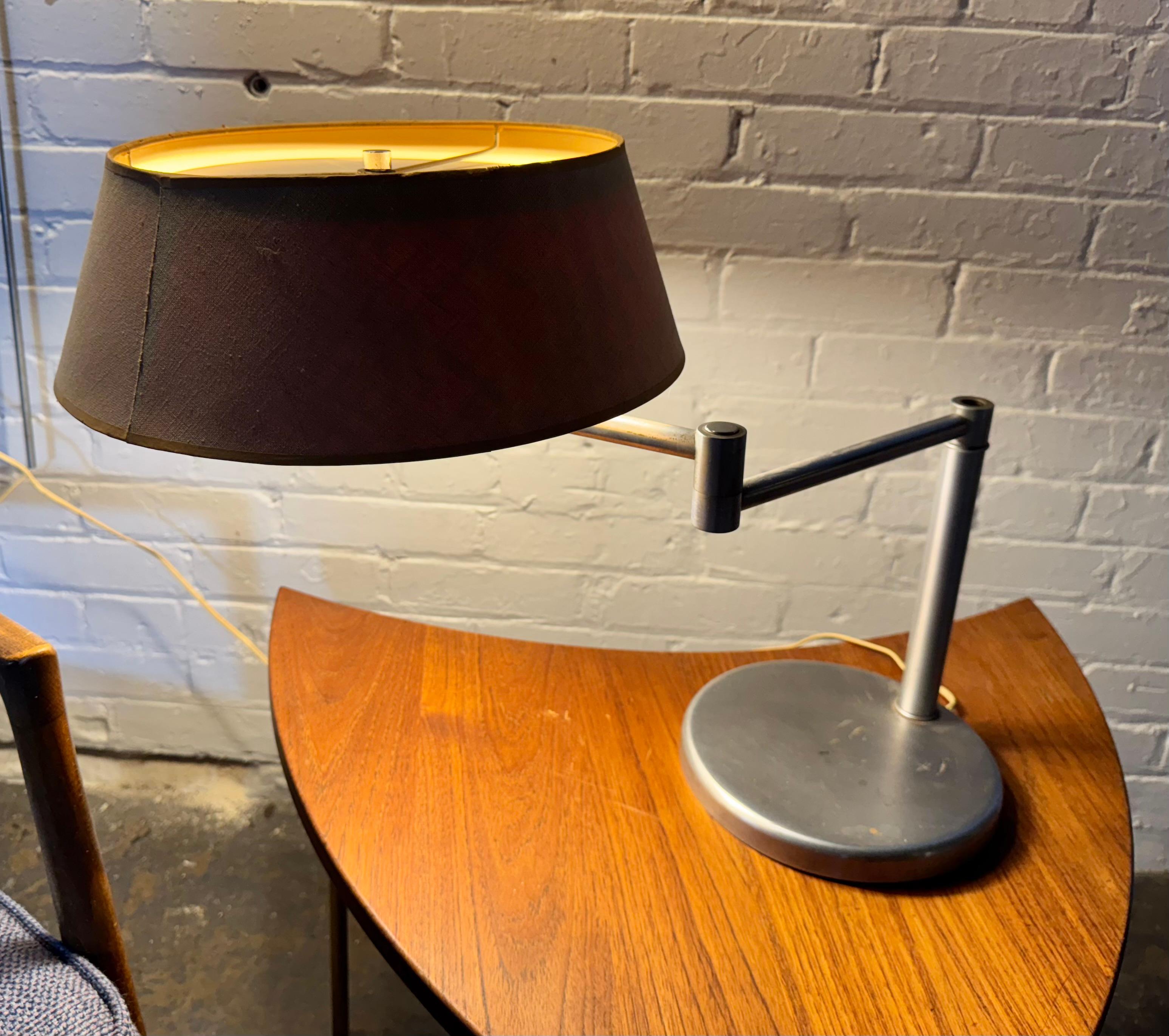 Frühe Walter Von Nessen Swing Arm-Wand- und Tischlampe aus gebürstetem Aluminium im Angebot 2