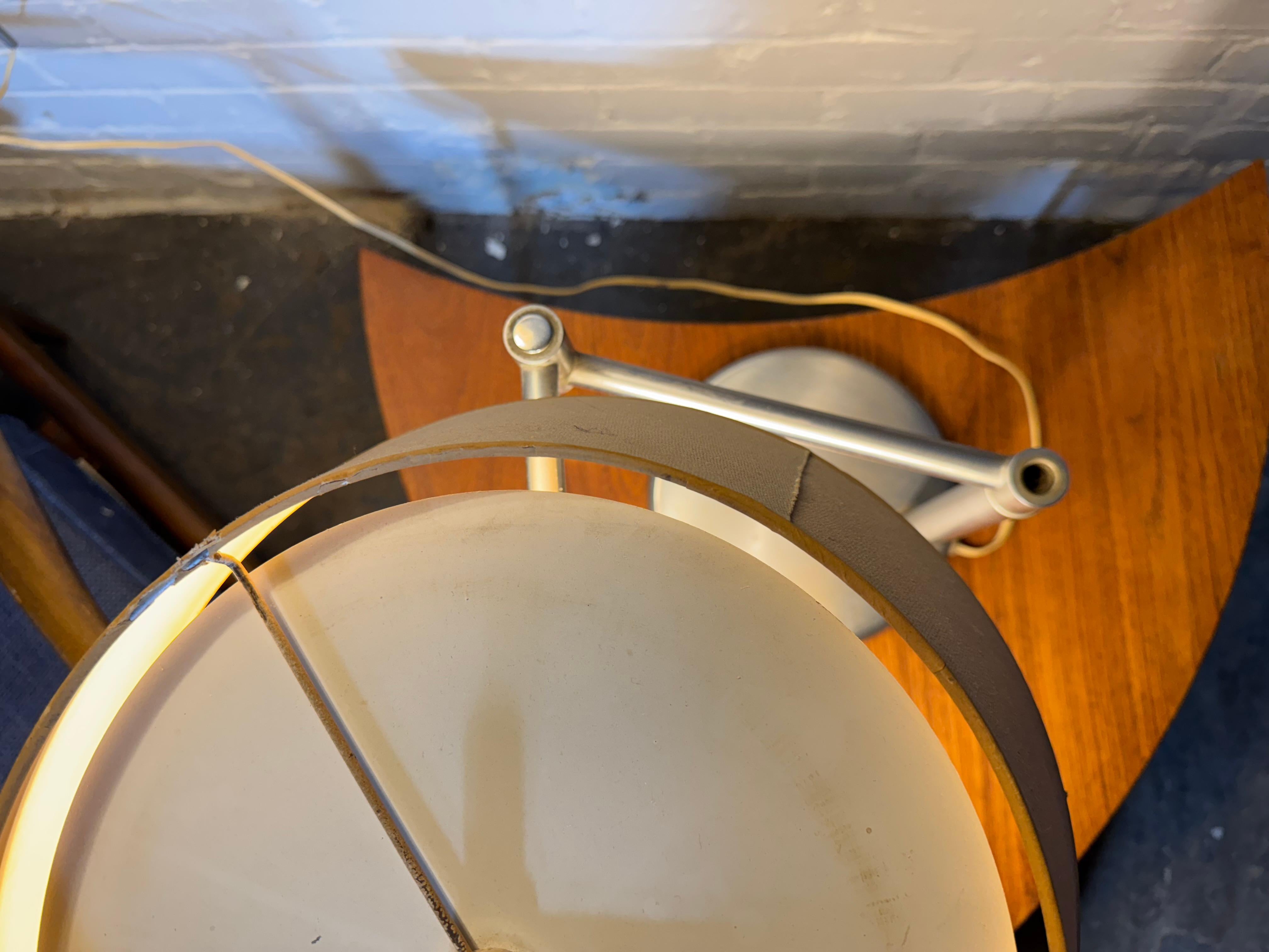 Frühe Walter Von Nessen Swing Arm-Wand- und Tischlampe aus gebürstetem Aluminium im Angebot 3