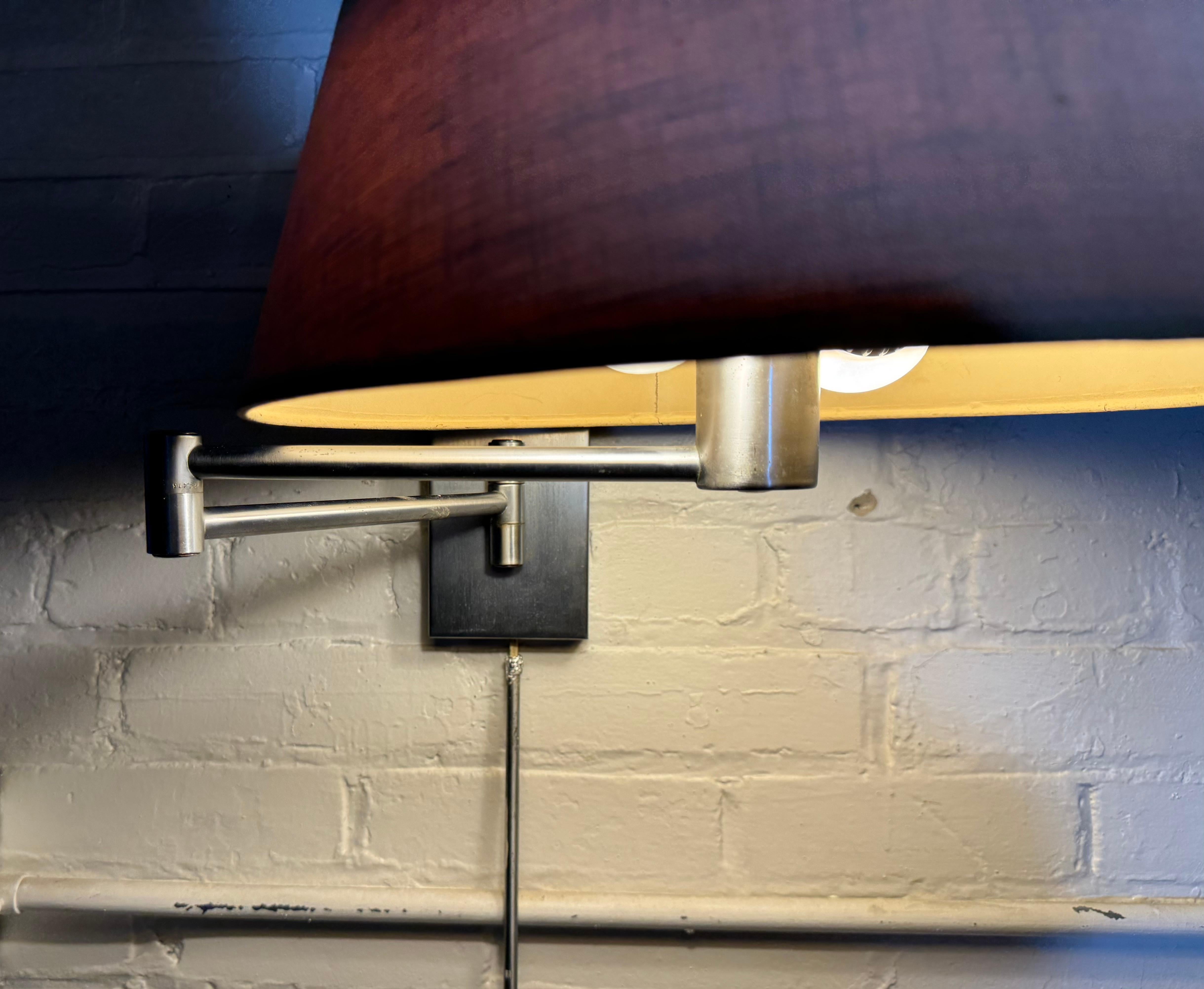 Frühe Walter Von Nessen Swing Arm-Wand- und Tischlampe aus gebürstetem Aluminium im Angebot 4