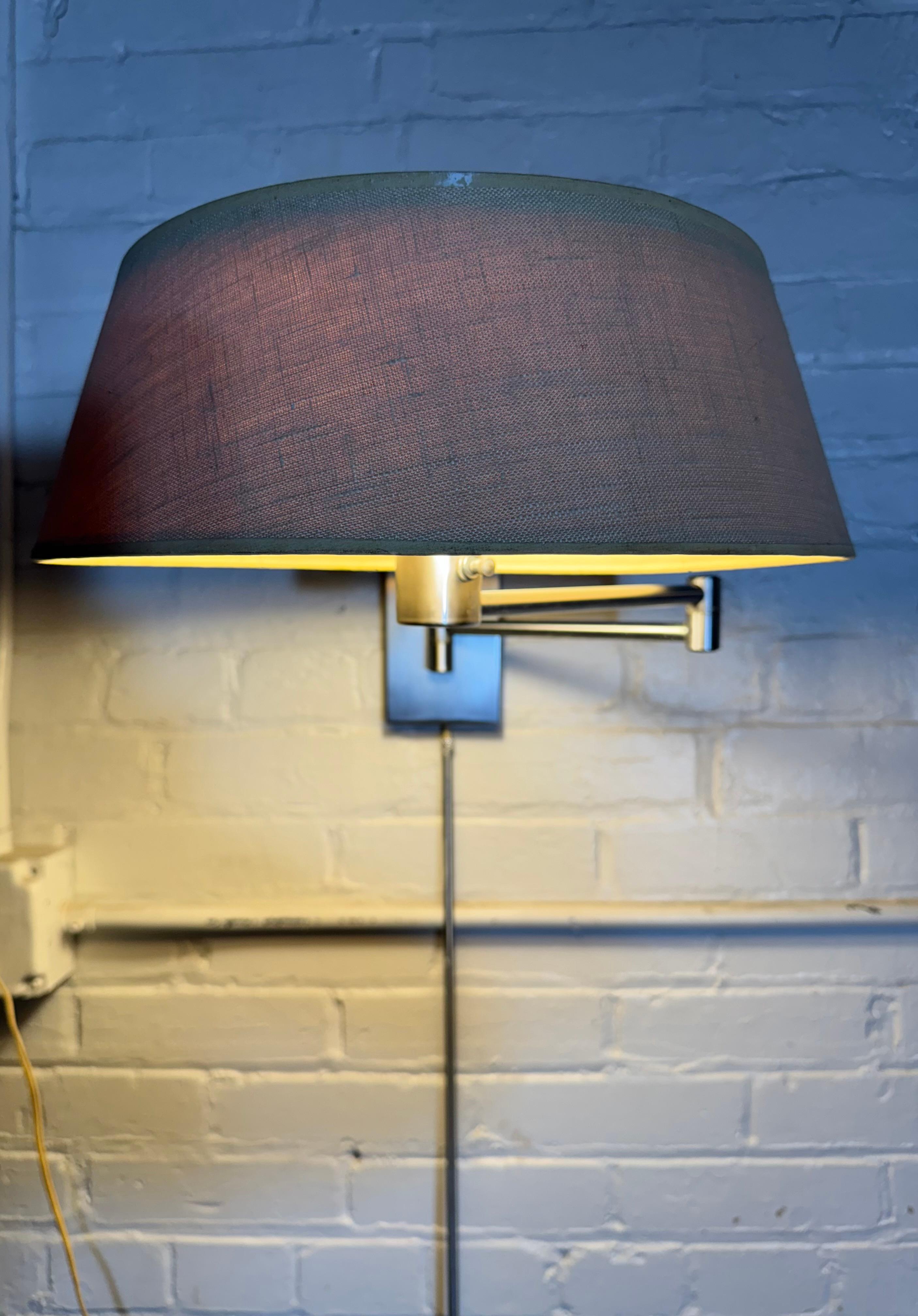 Frühe Walter Von Nessen Swing Arm-Wand- und Tischlampe aus gebürstetem Aluminium im Angebot 8