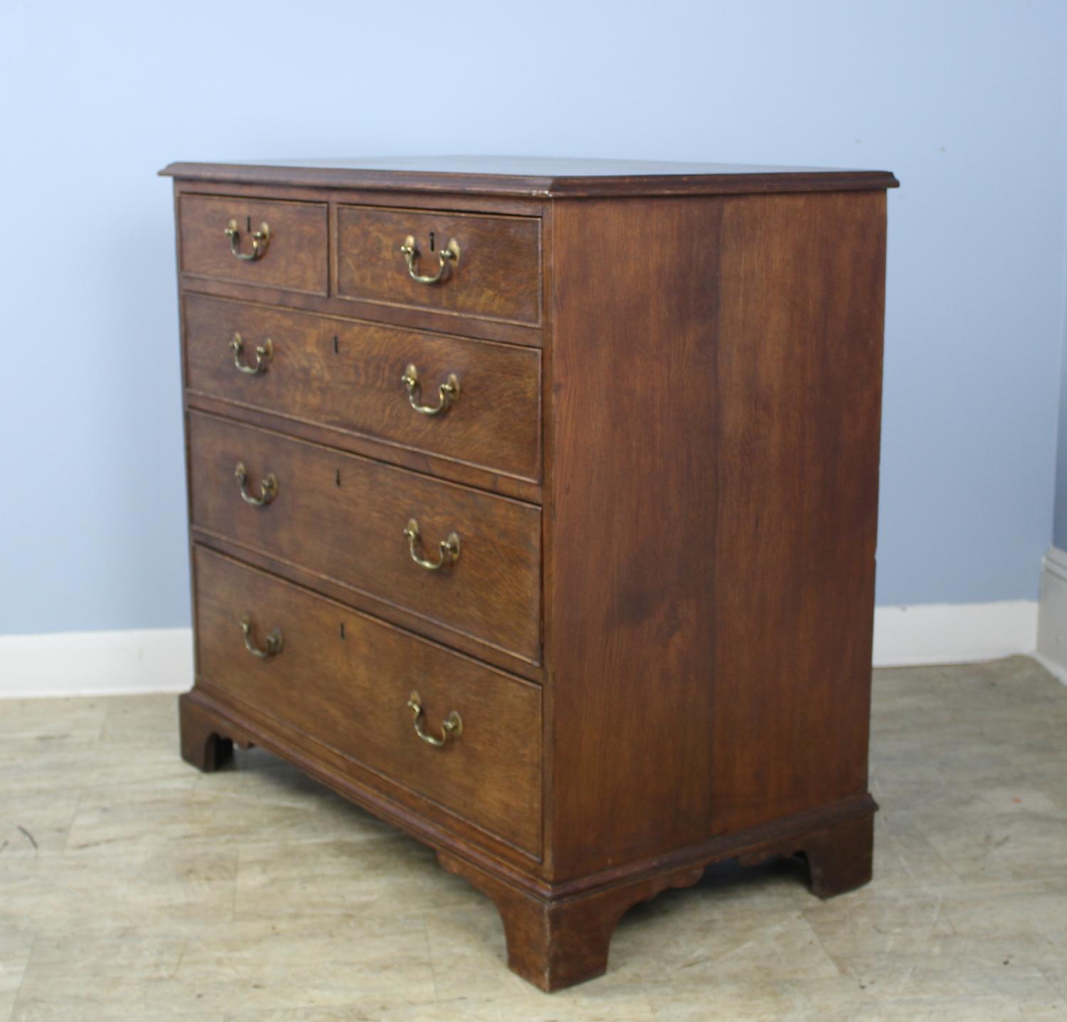 Early Welsh Oak Chest of Drawers In Good Condition For Sale In Port Chester, NY