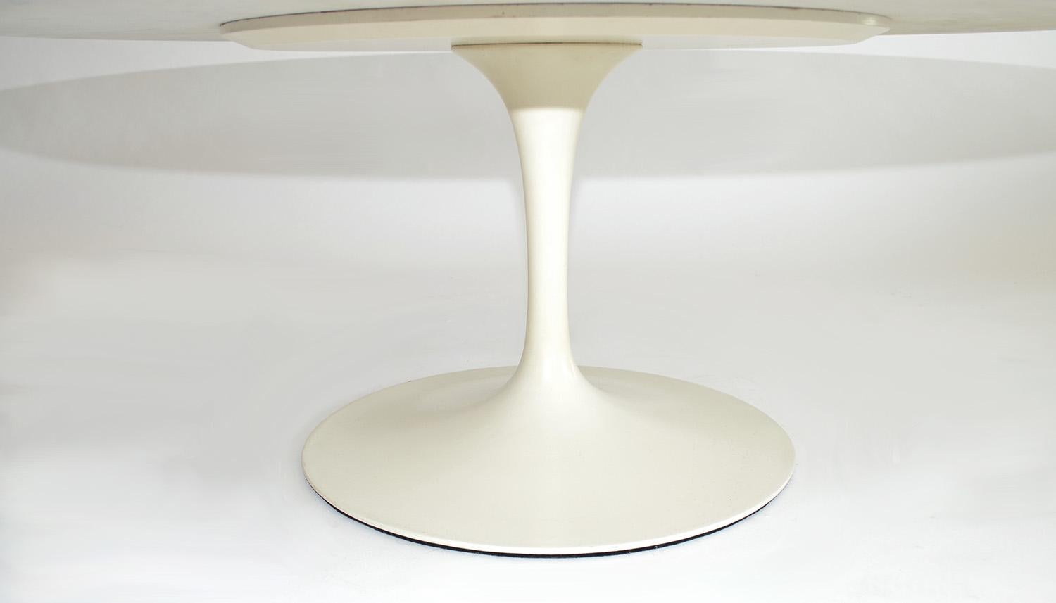 American Early White Marble Top Tulip Coffee Table by Saarinen for Knoll 1960s 