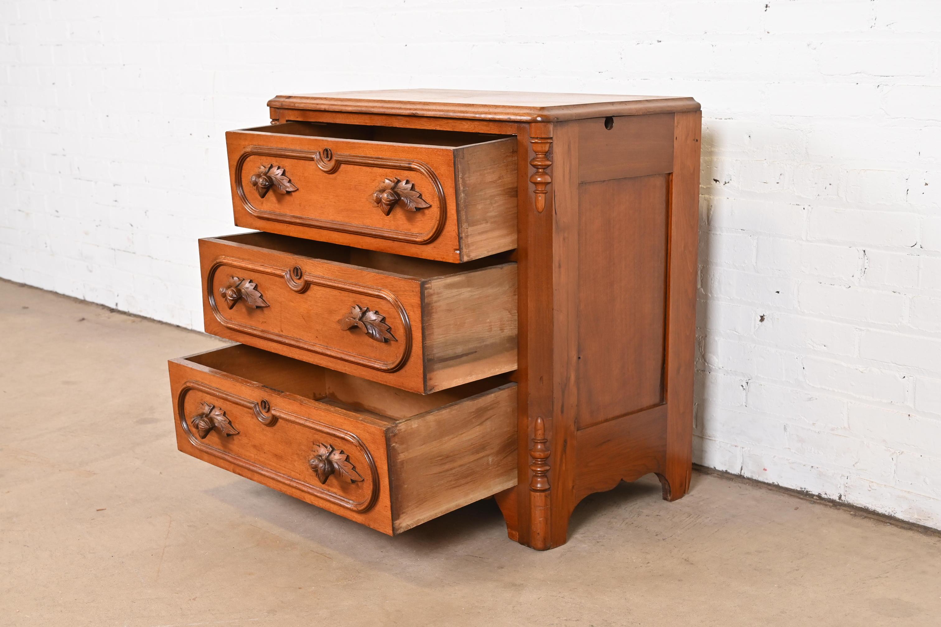 Early Widdicomb Victorian Carved Walnut Chest of Drawers, Circa 1870 In Good Condition For Sale In South Bend, IN