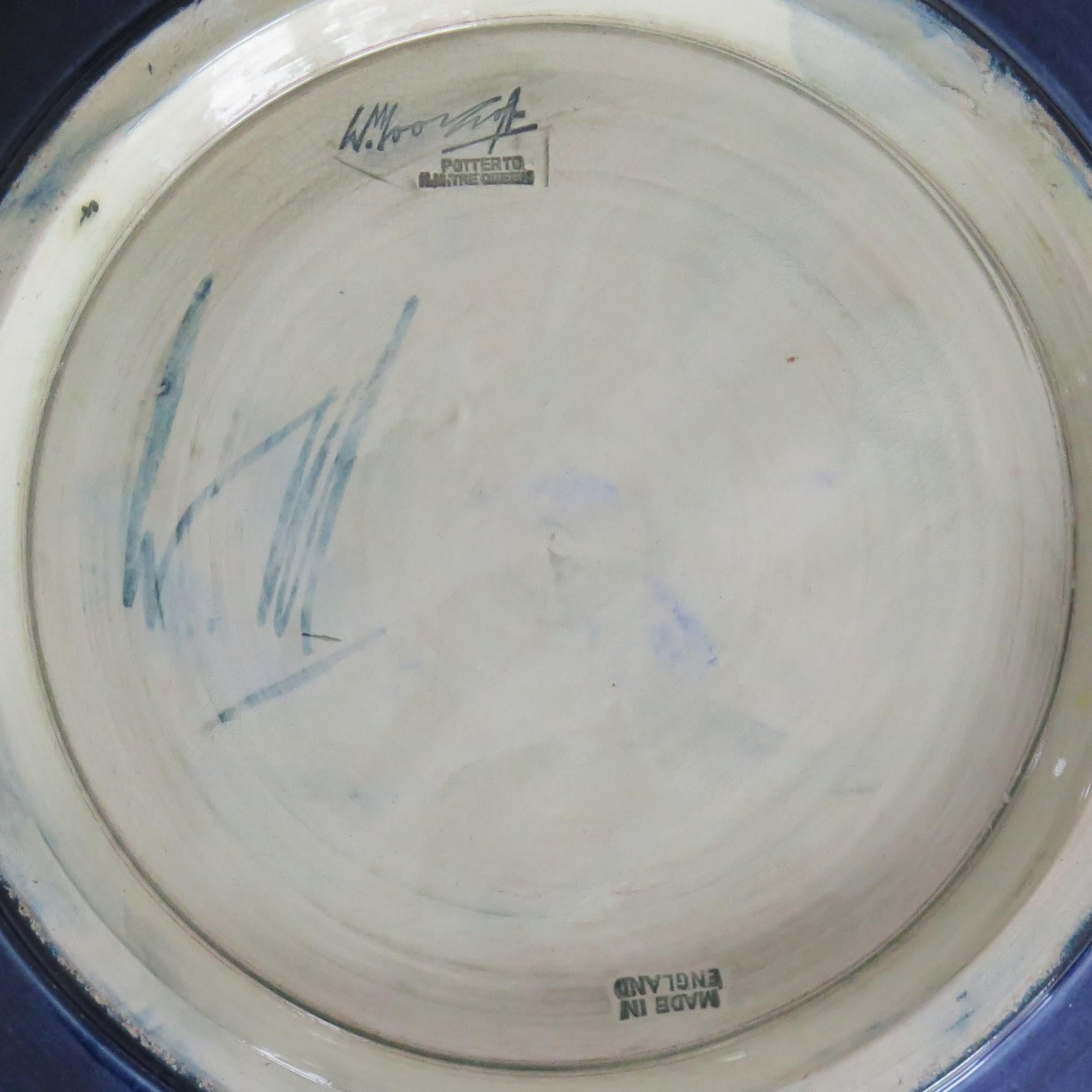 Große Schale aus der frühen William Moorcroft Pottery-Keramik mit Freesia-Muster, um 1935 im Angebot 2